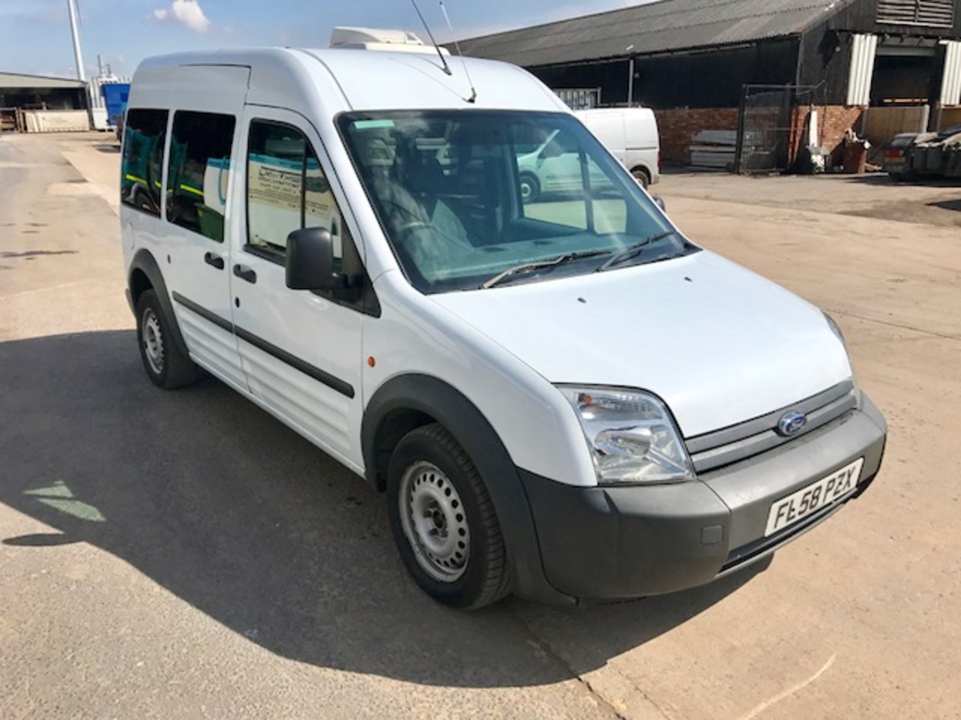 2008 Ford Transit Connect Tourneo T230 90 5 seat window van - Image 2 of 8