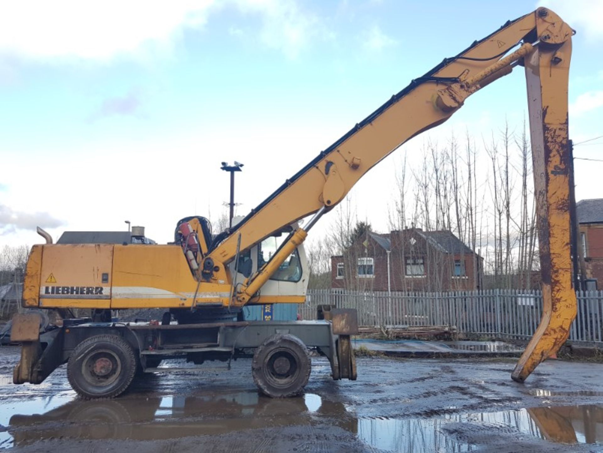 Liebherr 934B Scrap Handler