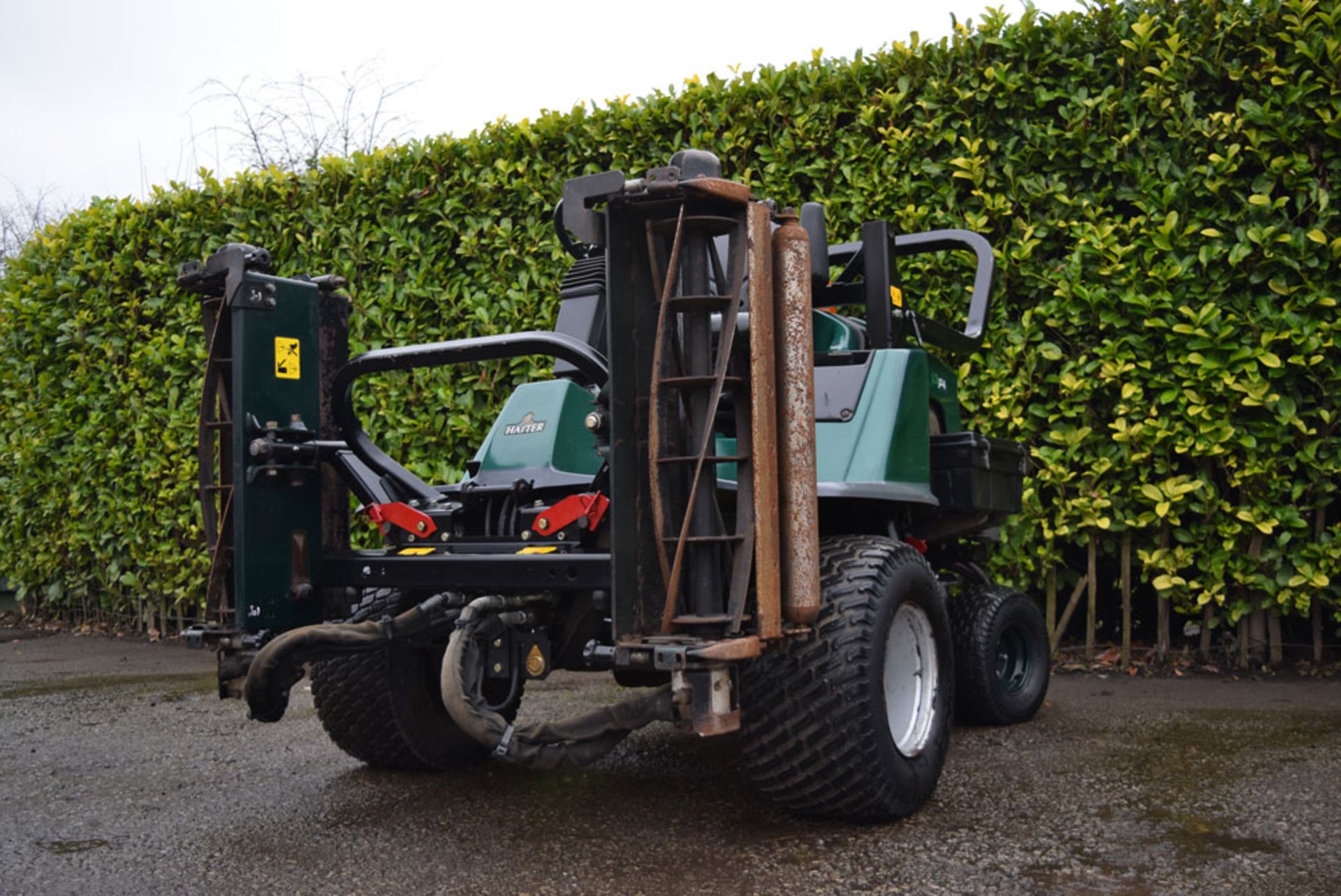 2011 Registered Hayter LT324 Triple Cylinder Mower - Image 3 of 9