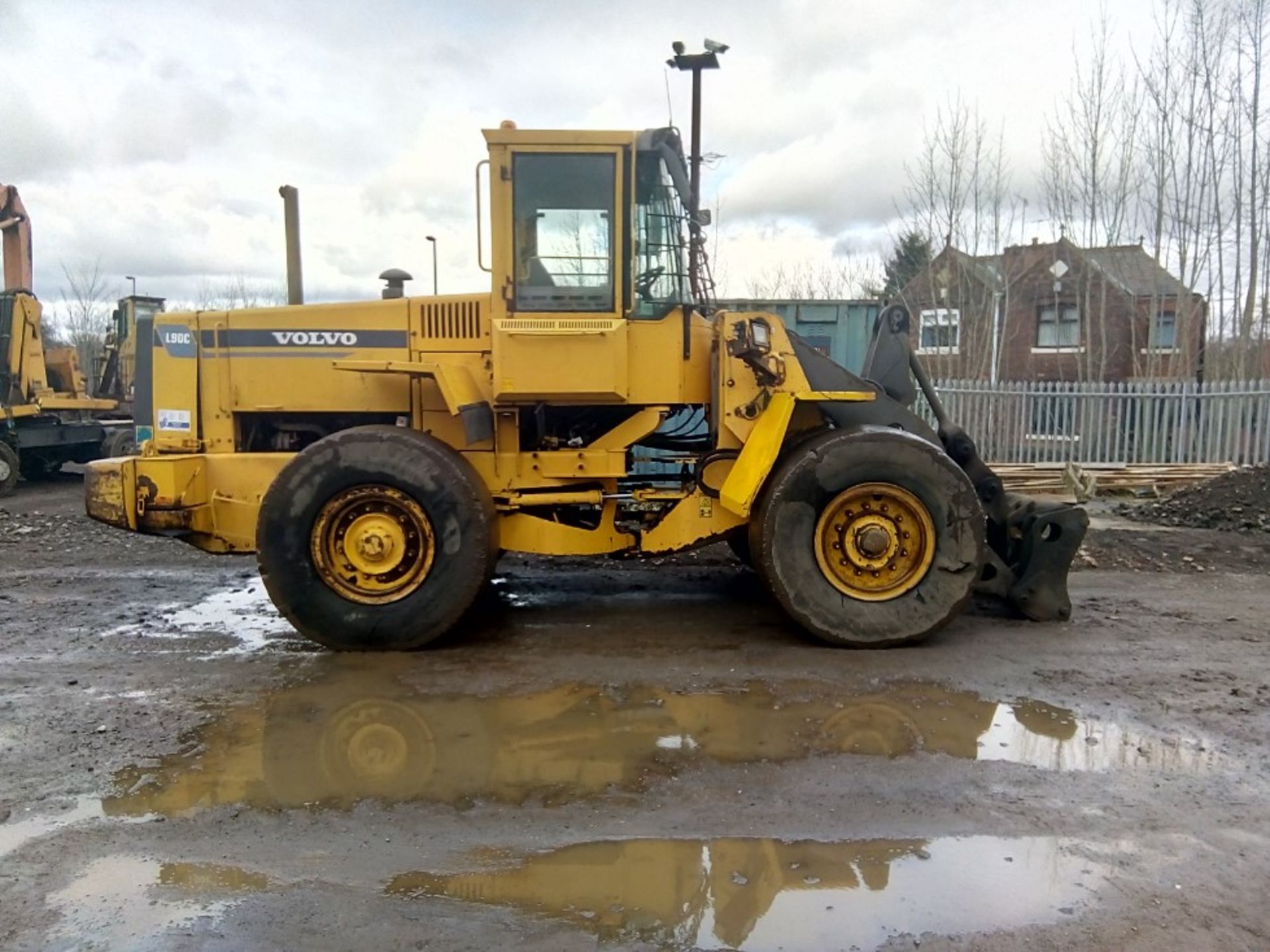 Volvo L90C Loading Shovel