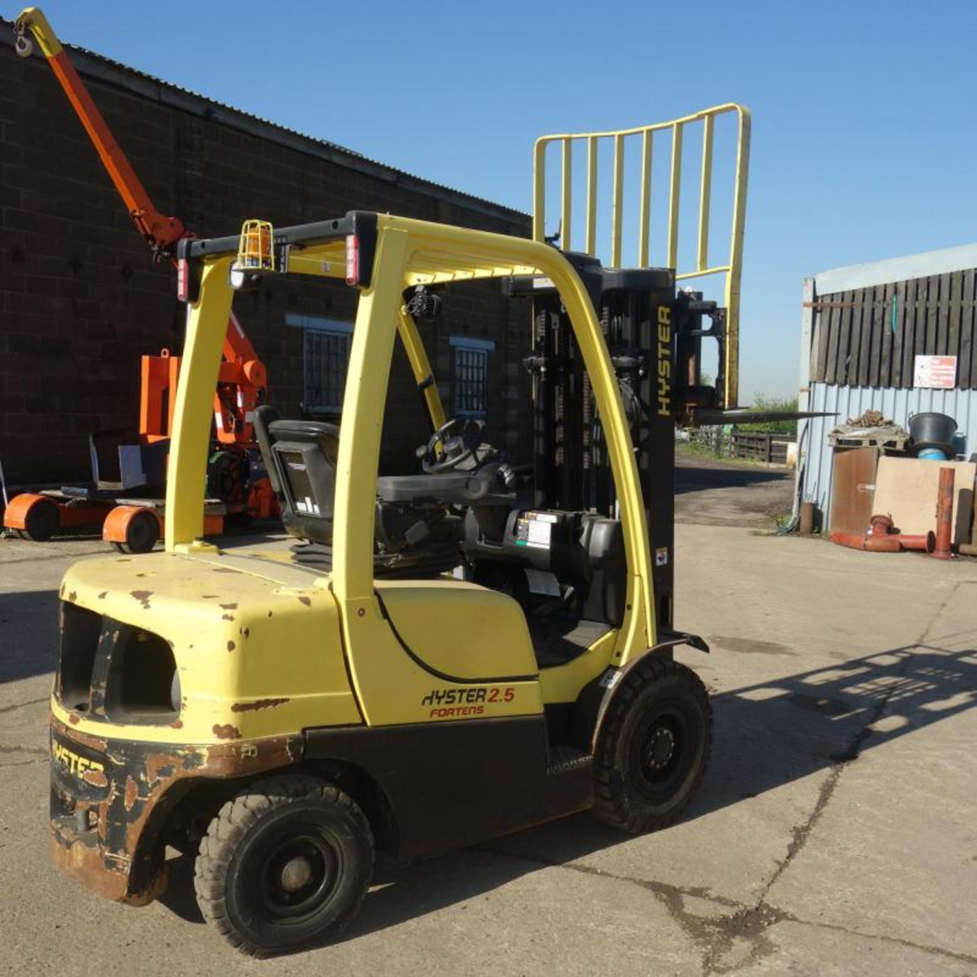 2013 Hyster H2.5ft 3 Stage Mask Container, 3333 Hours From New - Image 2 of 10
