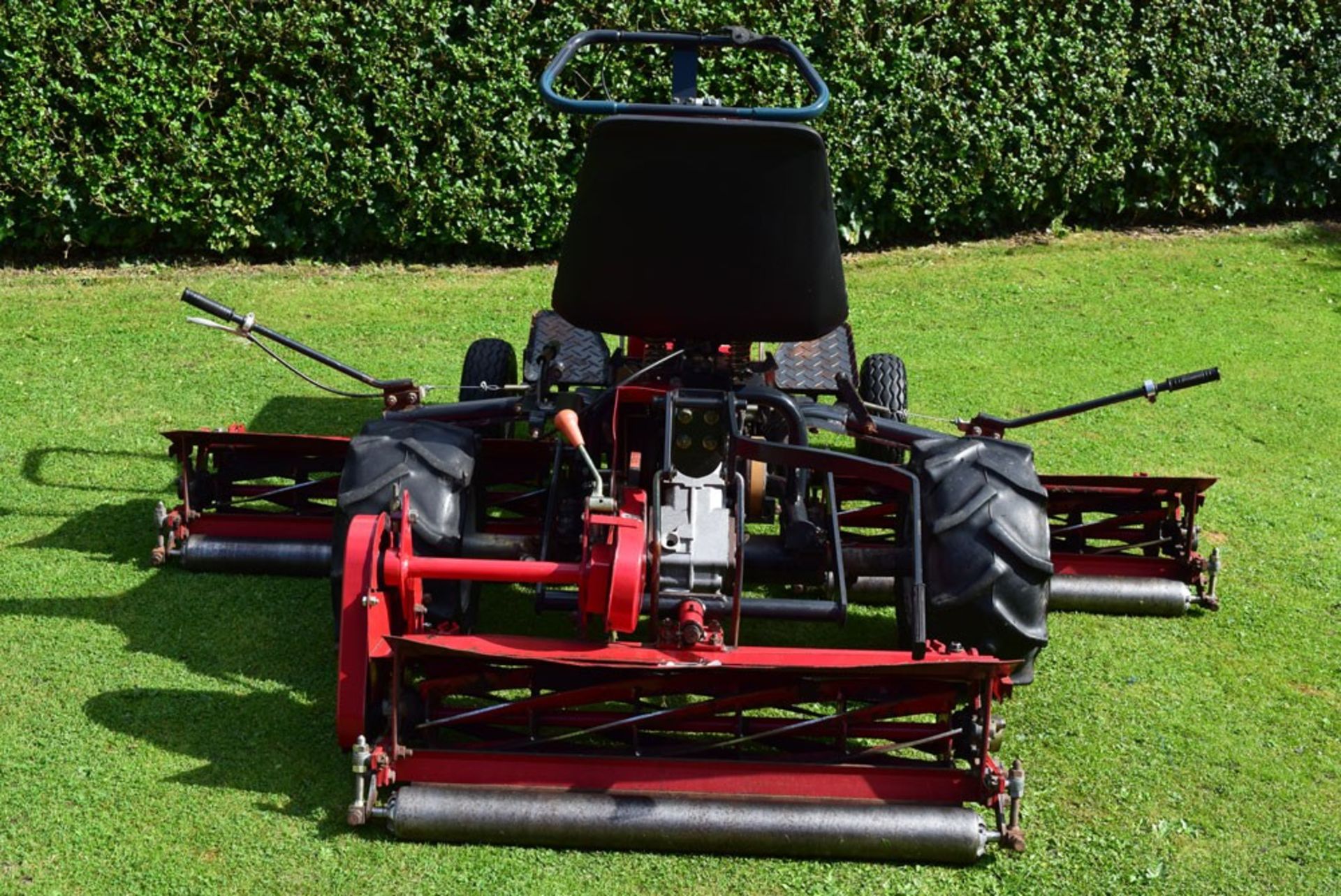 Saxon Triple LM180B Ride On Cylinder Mower - Image 8 of 10