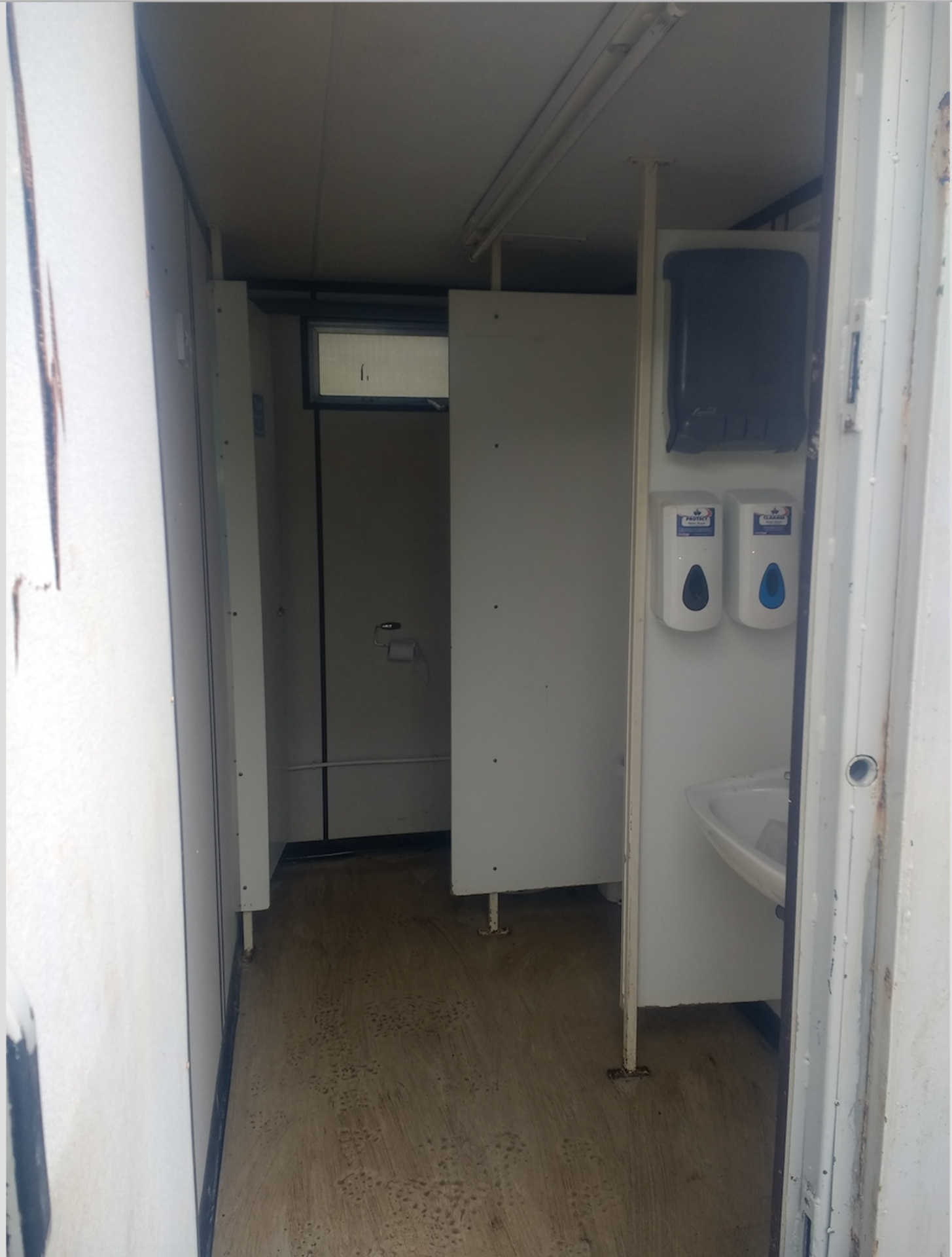 24ft x 9ft Welfare Unit with 10Kva Generator - Image 2 of 11