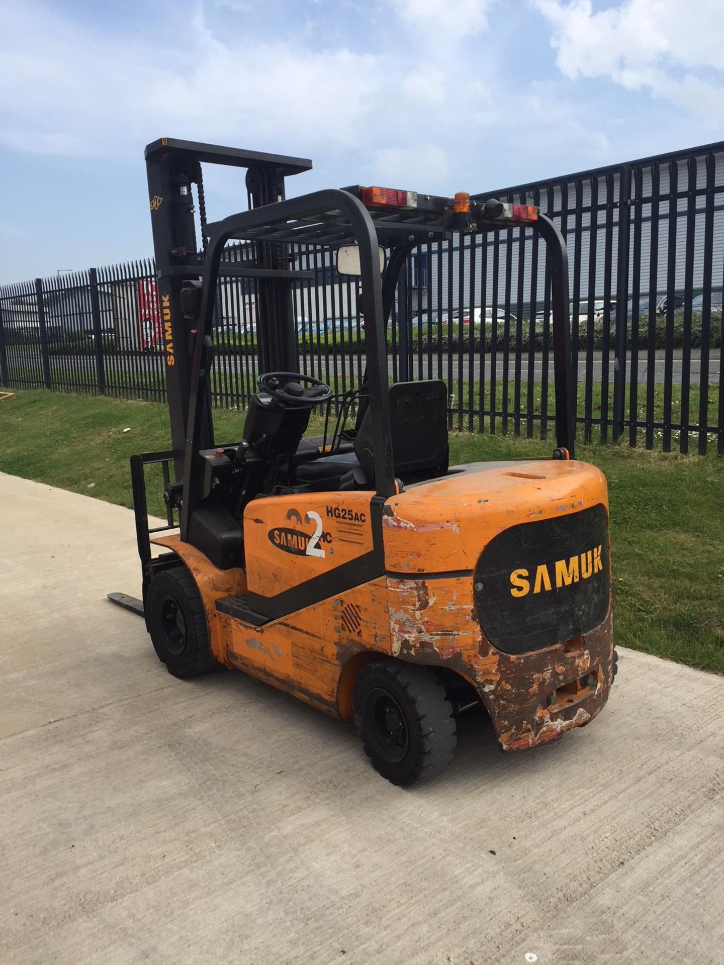 Sam-uk electric counterbalance fork lift truck - Image 8 of 10