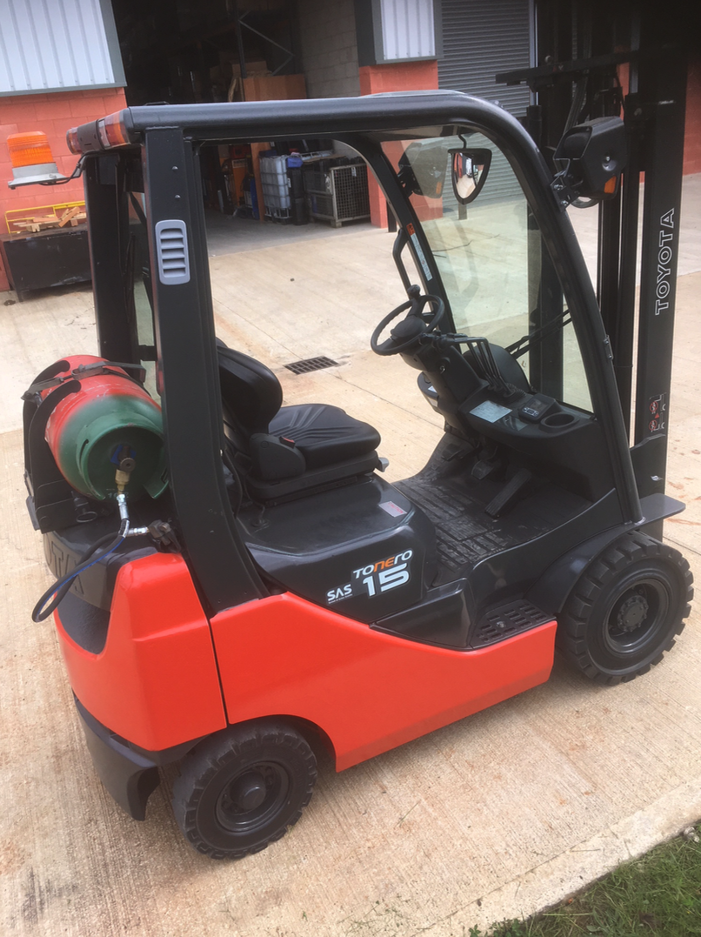 Toyota SAS Series 8 Gas Fork Lift Truck - Fully Refurbished. - Image 2 of 8