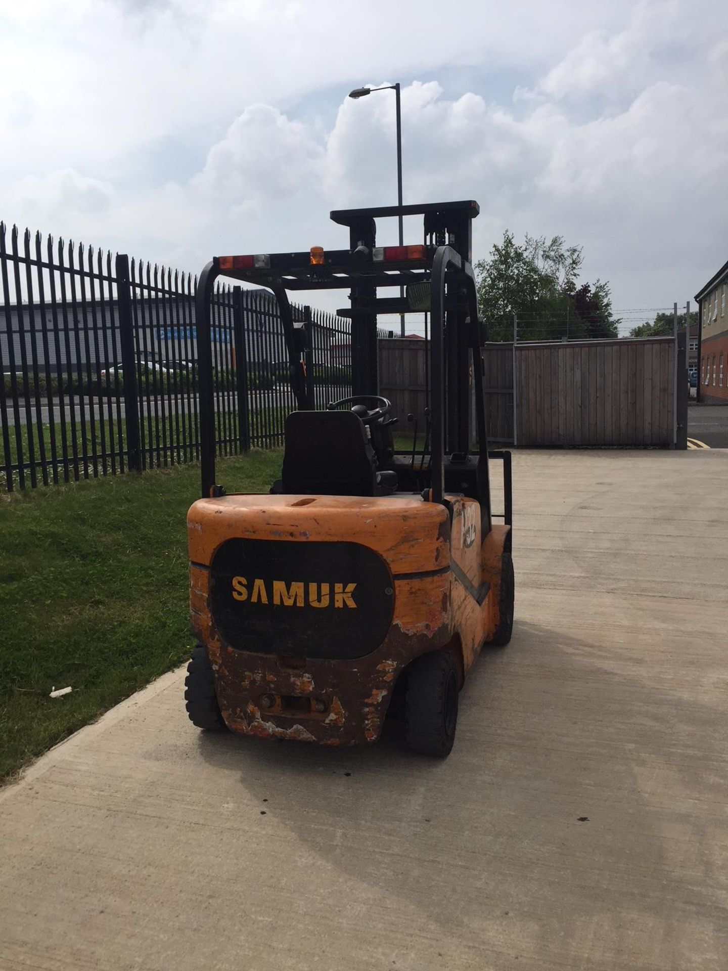 Sam-uk electric counterbalance fork lift truck - Image 3 of 10