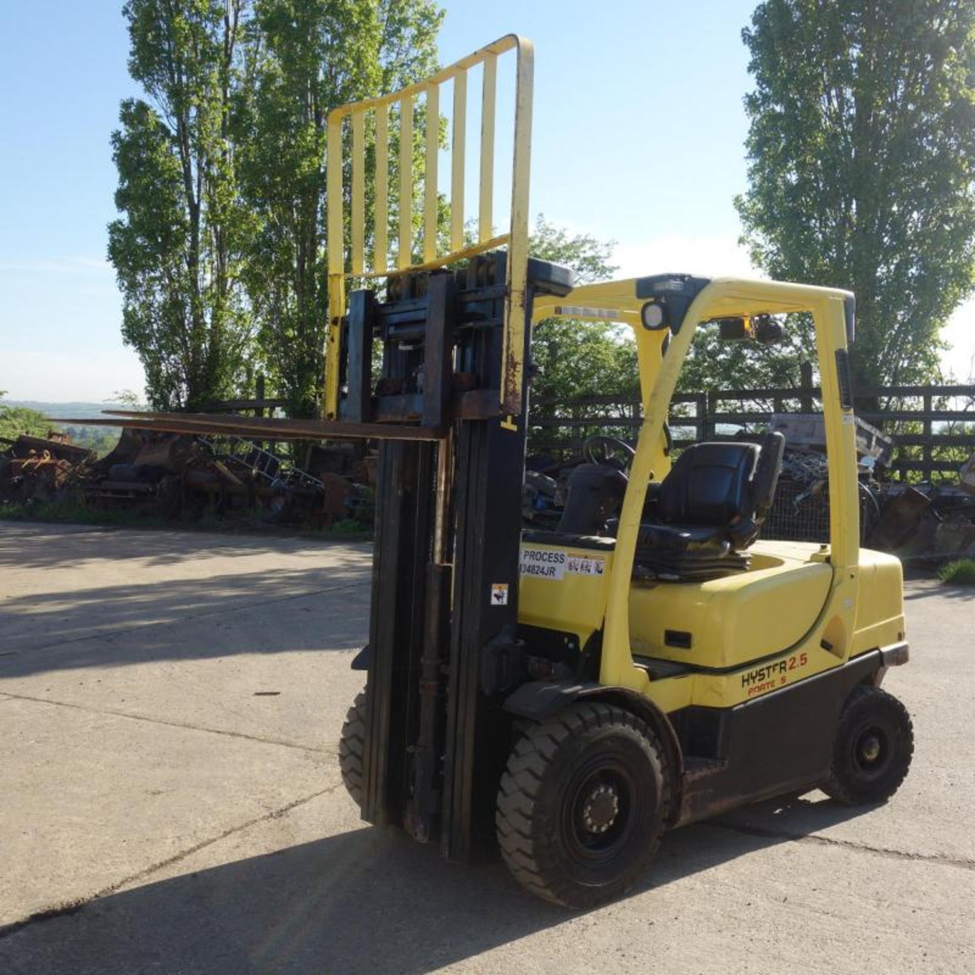 2013 Hyster H2.5ft 3 Stage Mask Container, 3333 Hours From New