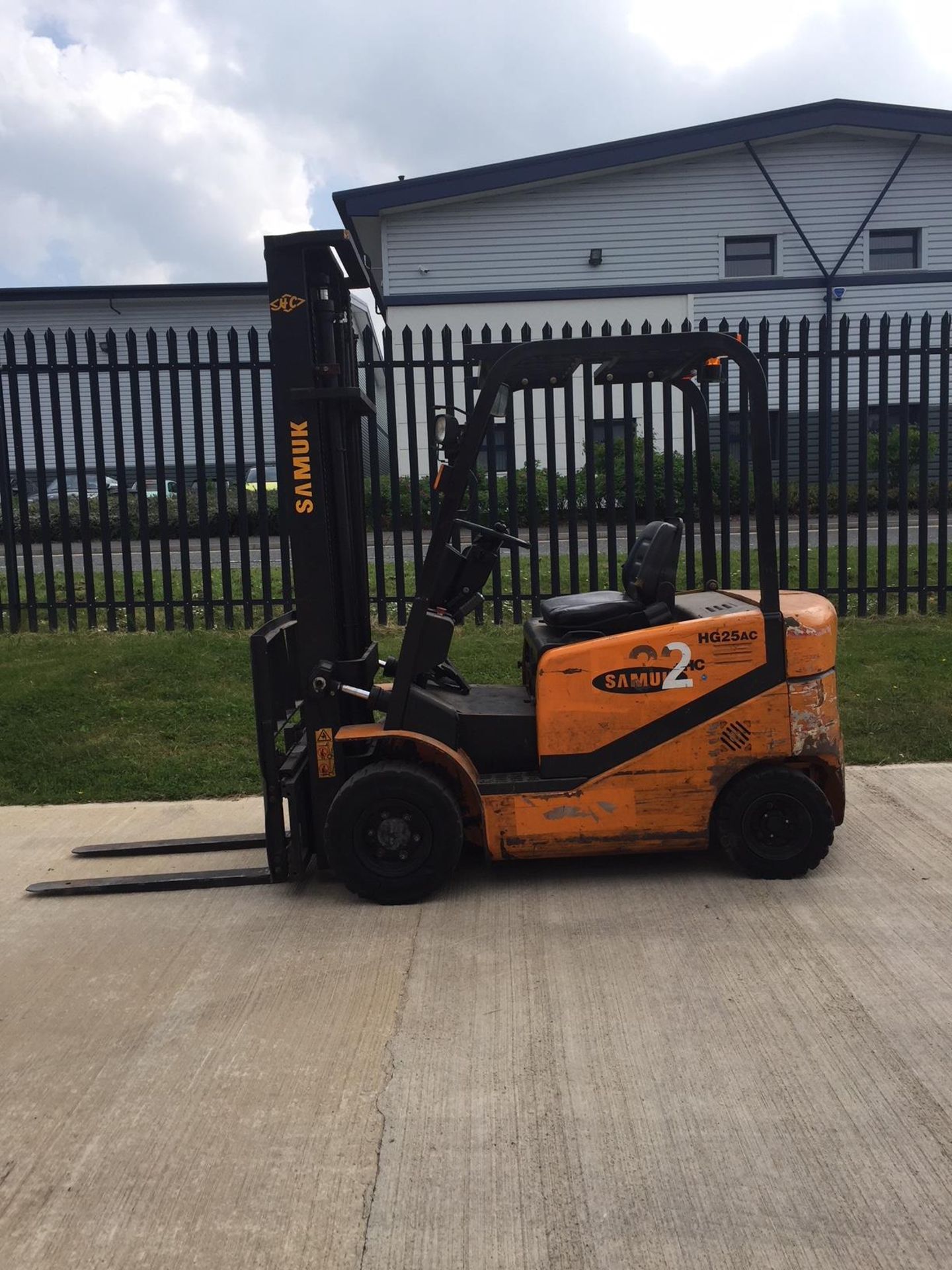 Sam-uk electric counterbalance fork lift truck - Image 7 of 10
