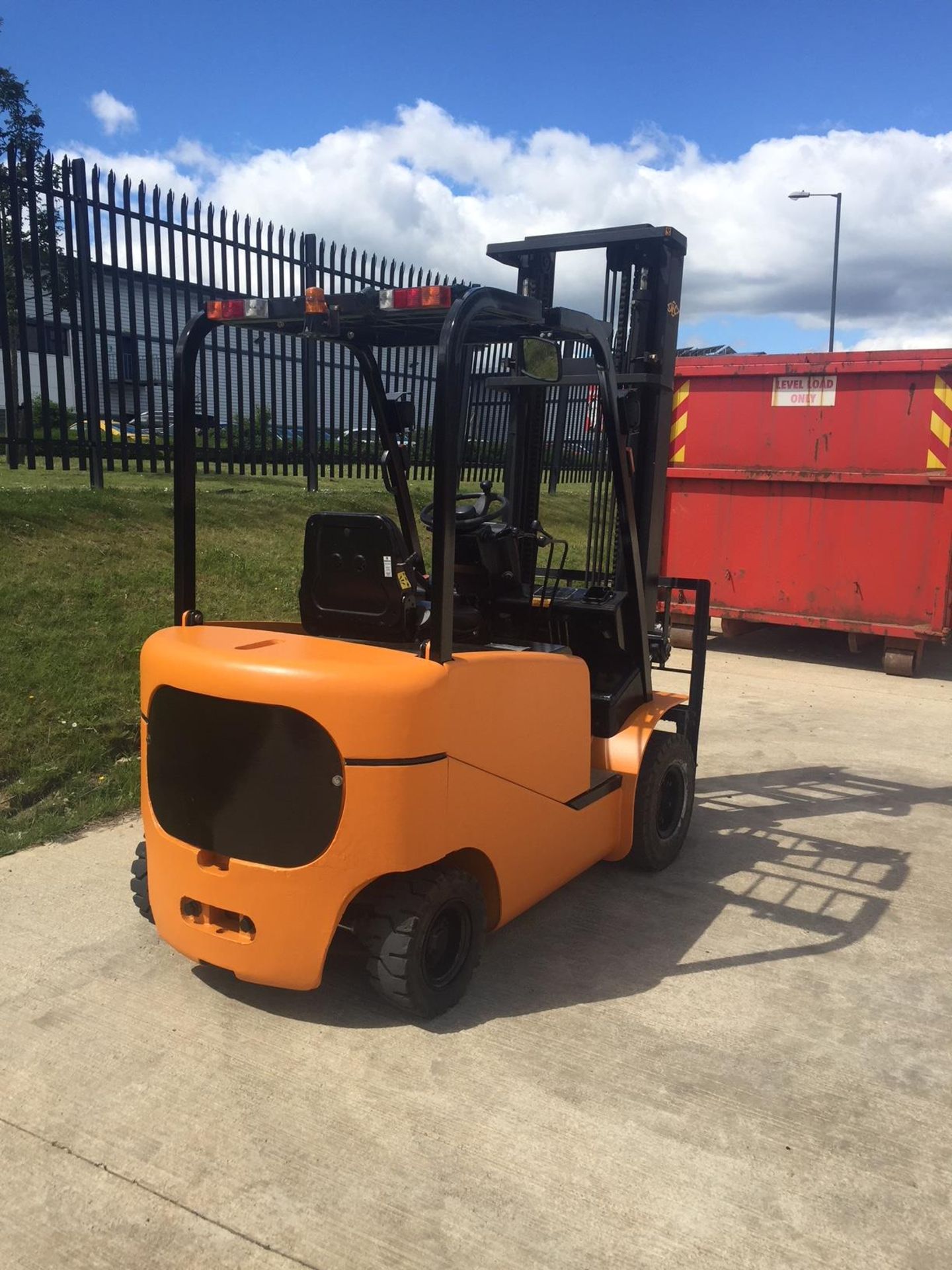 Sam-uk electric counterbalance fork lift truck - Fully refurbished and painted. - Bild 7 aus 9