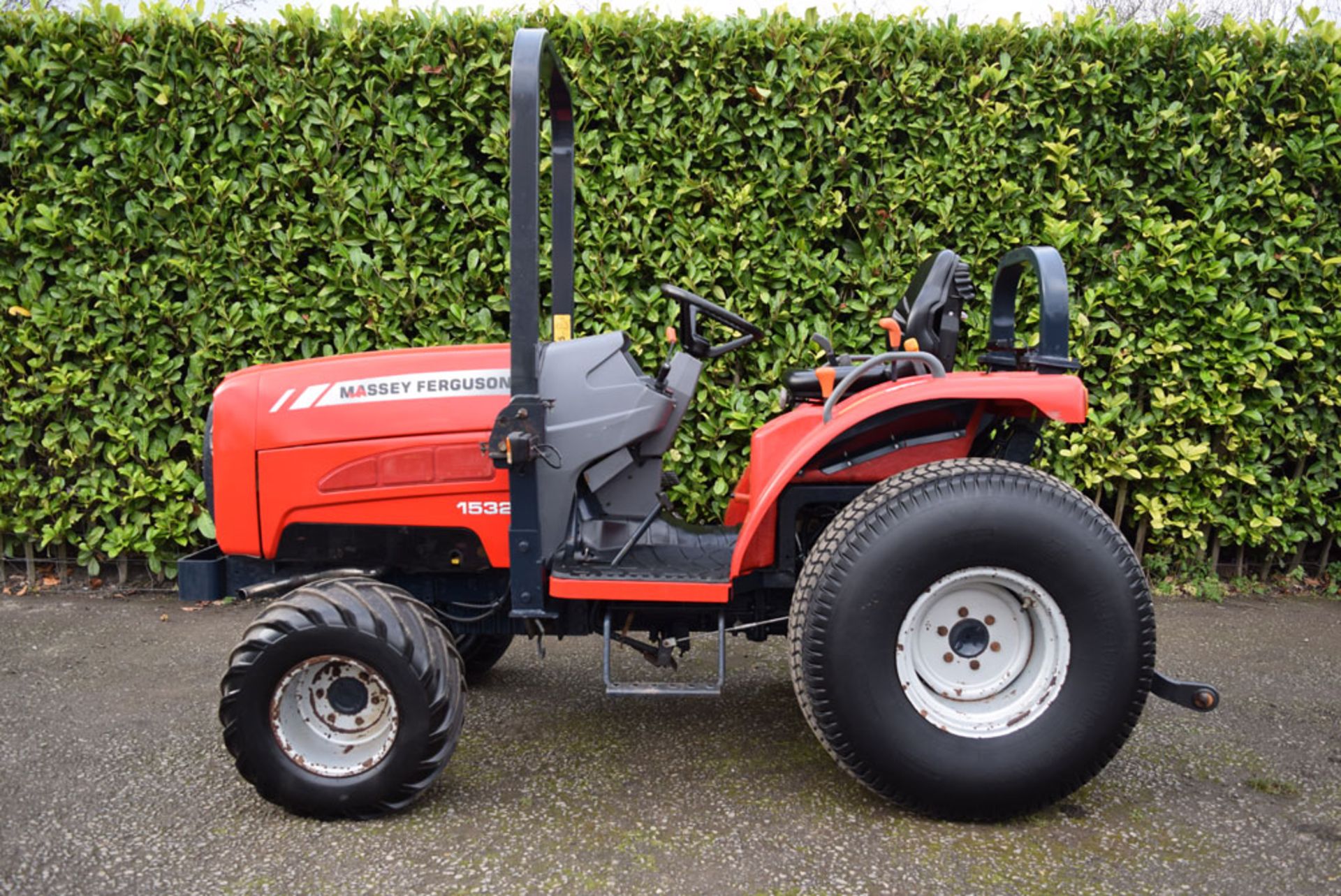 Massey Ferguson 1532 Compact Tractor - Bild 2 aus 3