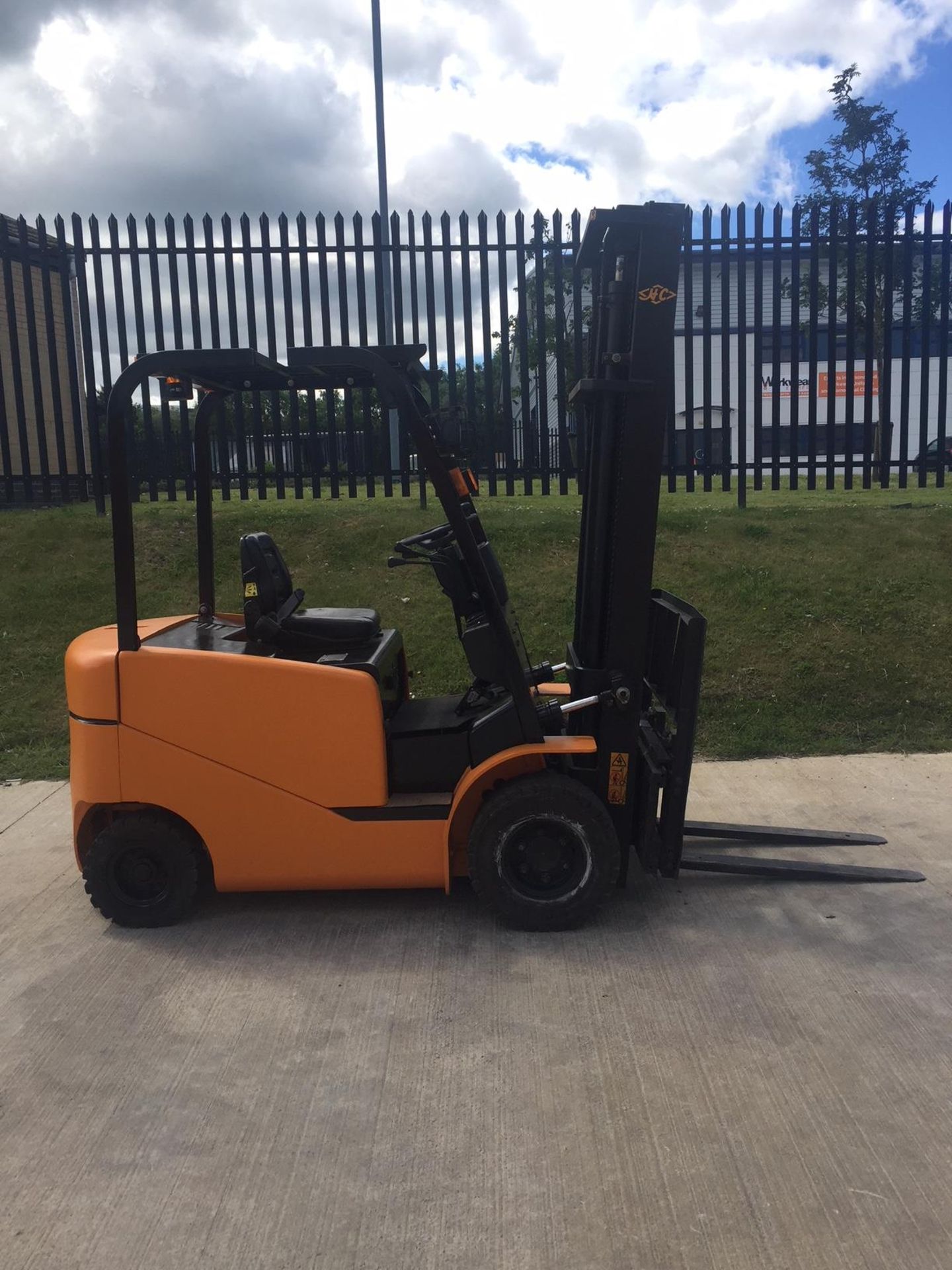 Sam-uk electric counterbalance fork lift truck - Fully refurbished and painted. - Bild 3 aus 9