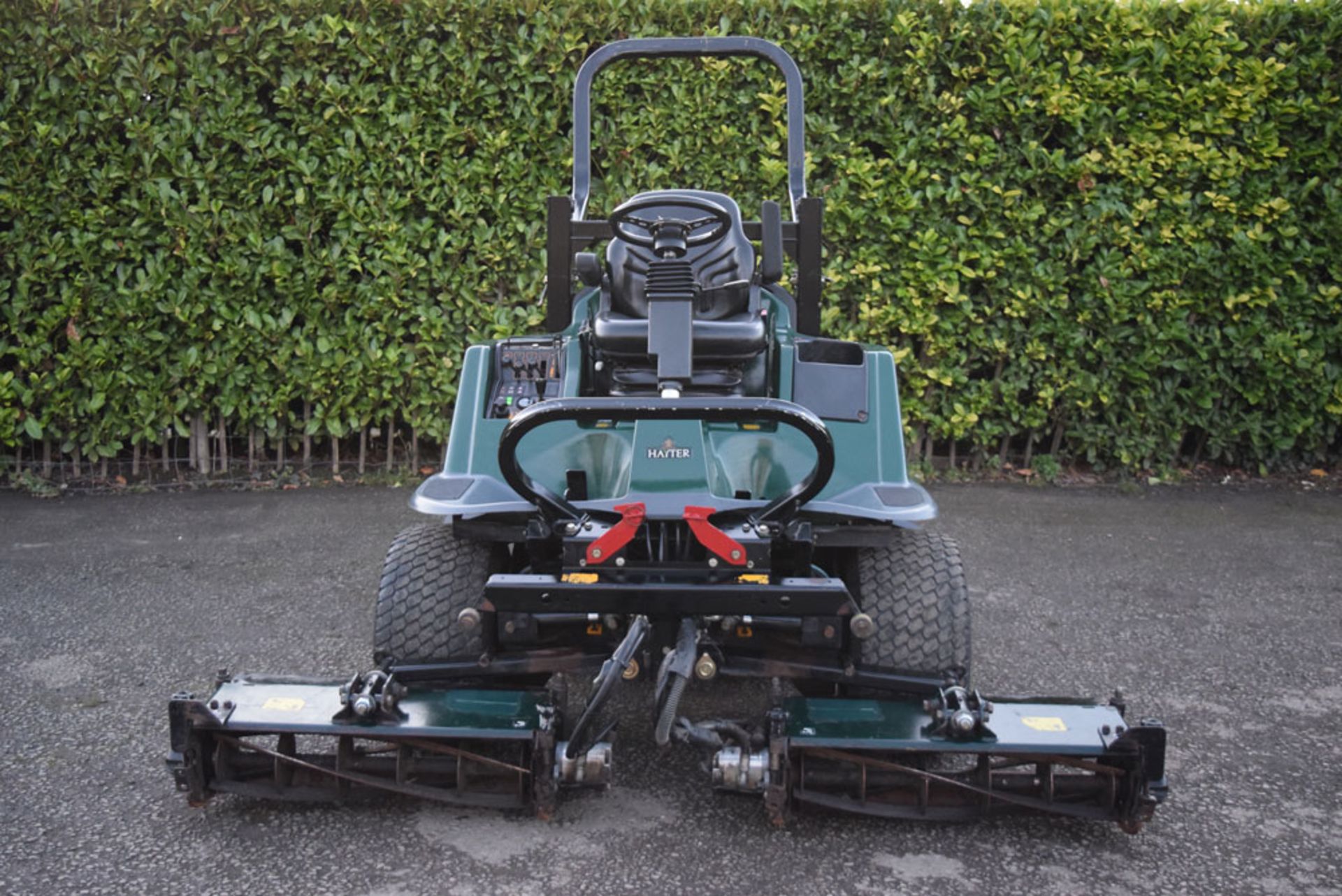 2007 Hayter LT324 Triple Cylinder Mower - Image 3 of 4