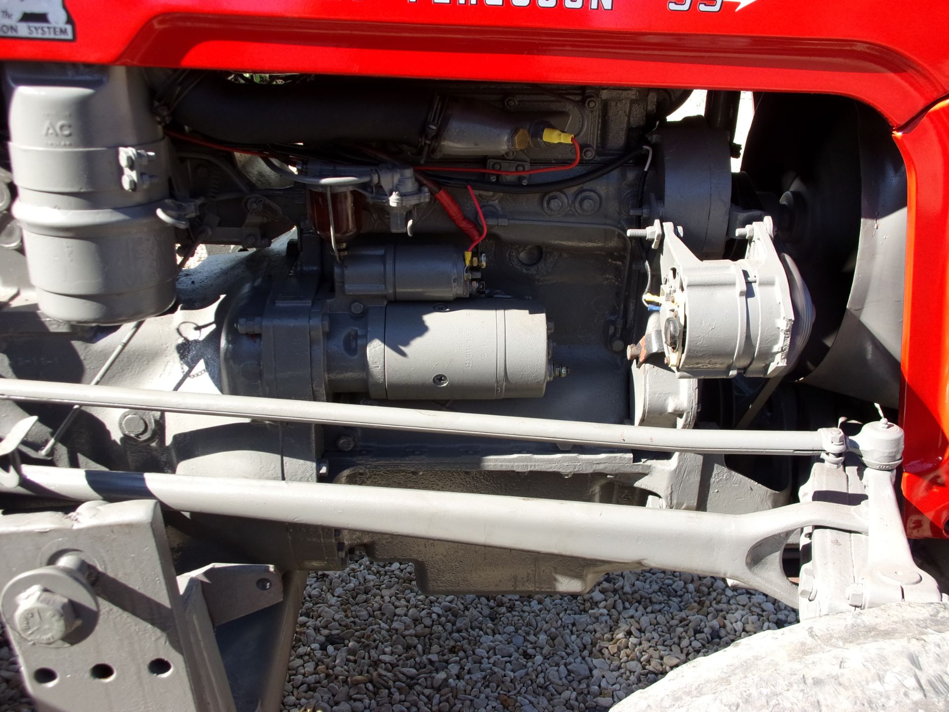 Massey Ferguson 35 3 cylinder Perkins 1960 / Comes with Power loader and tipping link box. - Image 5 of 11