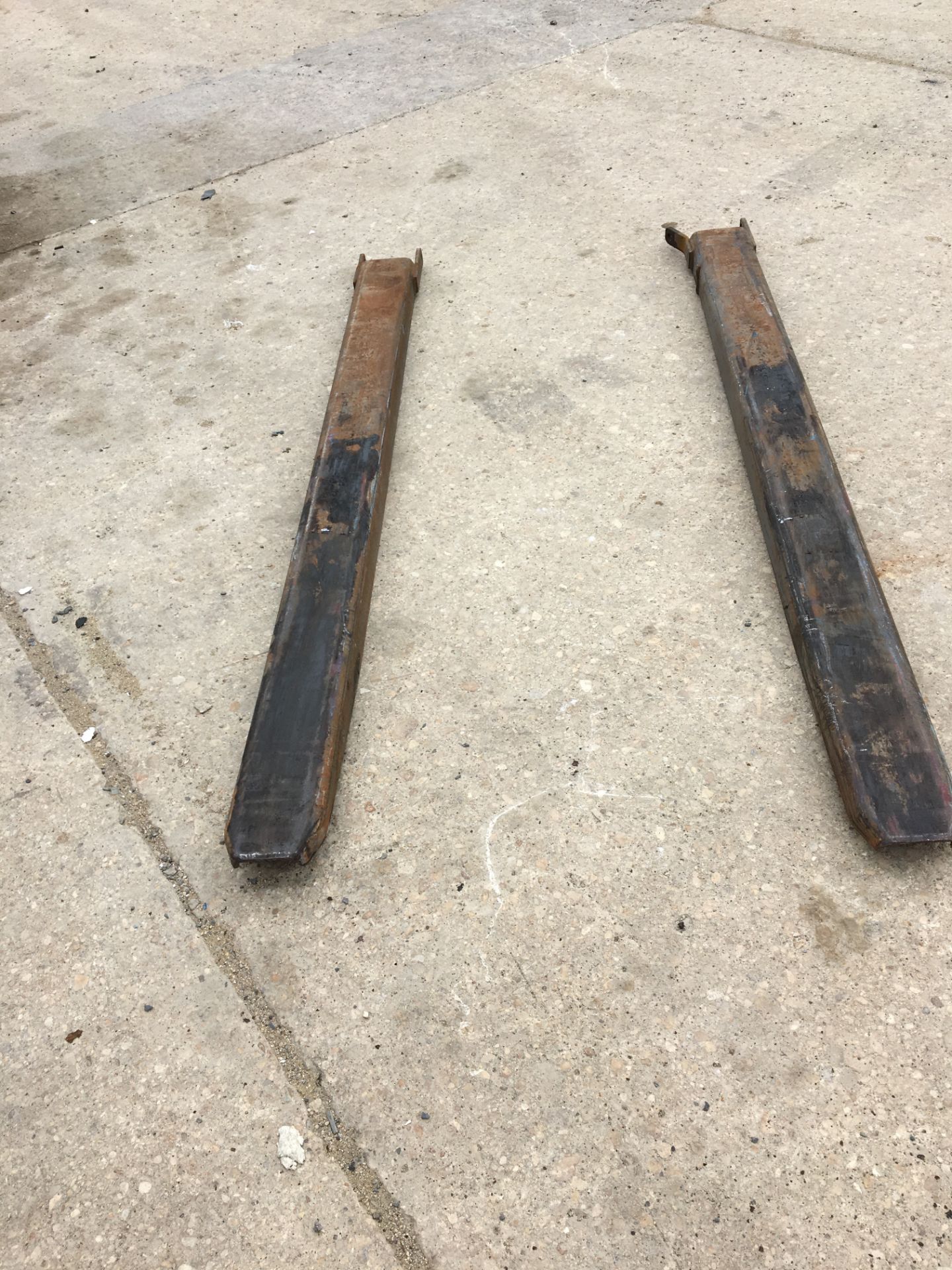 Forklift pallet extensions