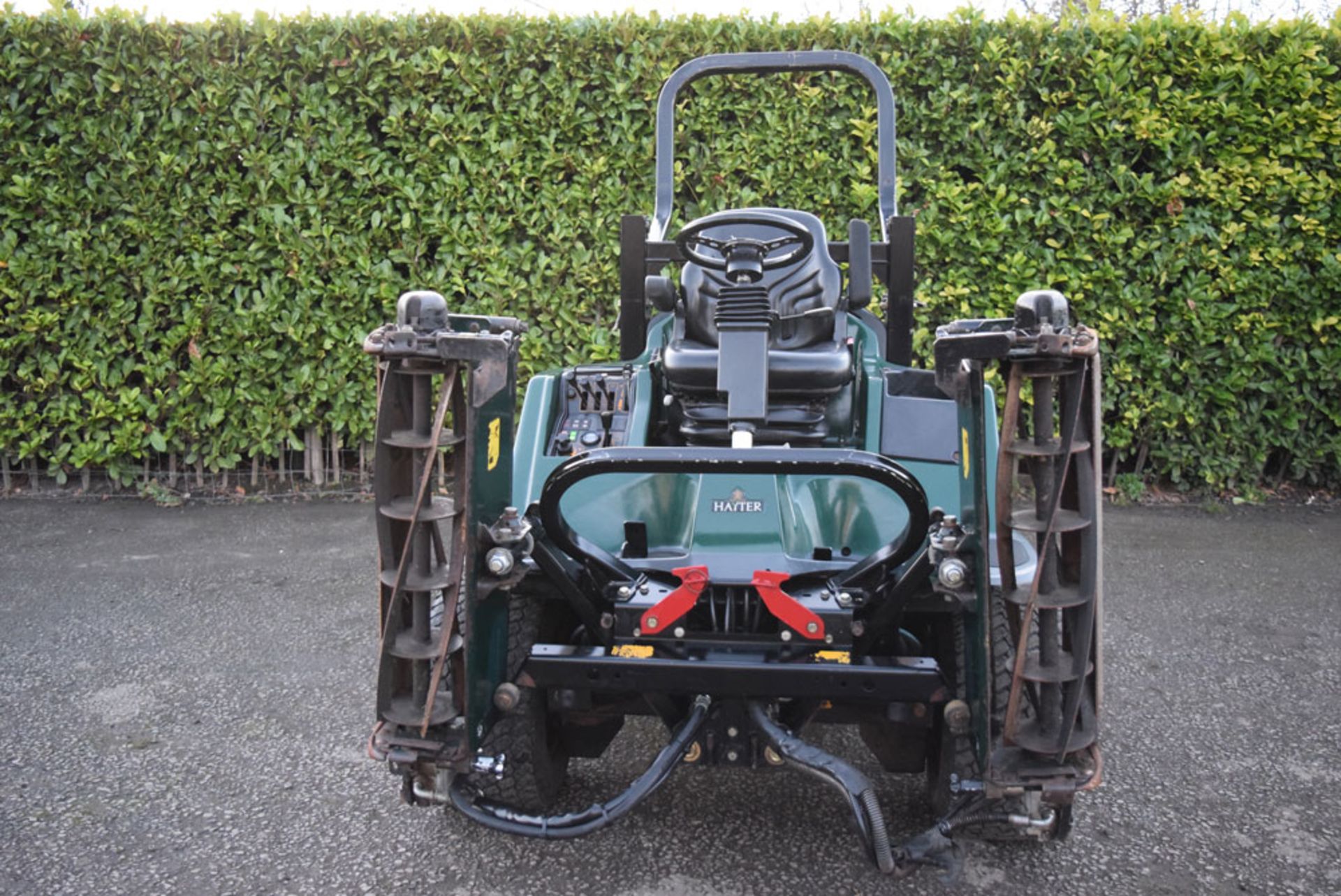 2007 Hayter LT324 Triple Cylinder Mower - Image 2 of 4