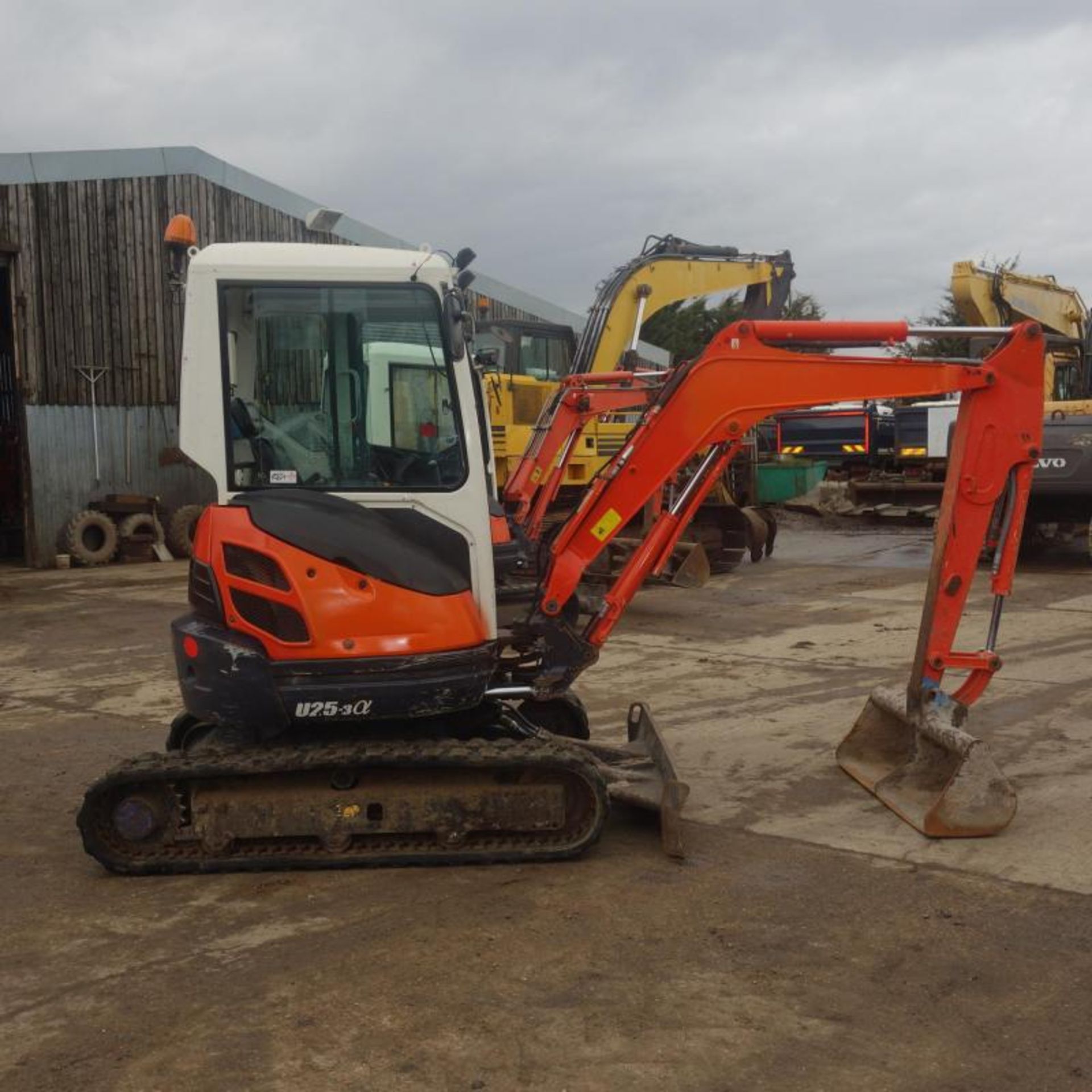 2010 Kubota U25-3EU Zero Swing Mini Digger, 4214 Hours From New, Comes With 2 Buckets