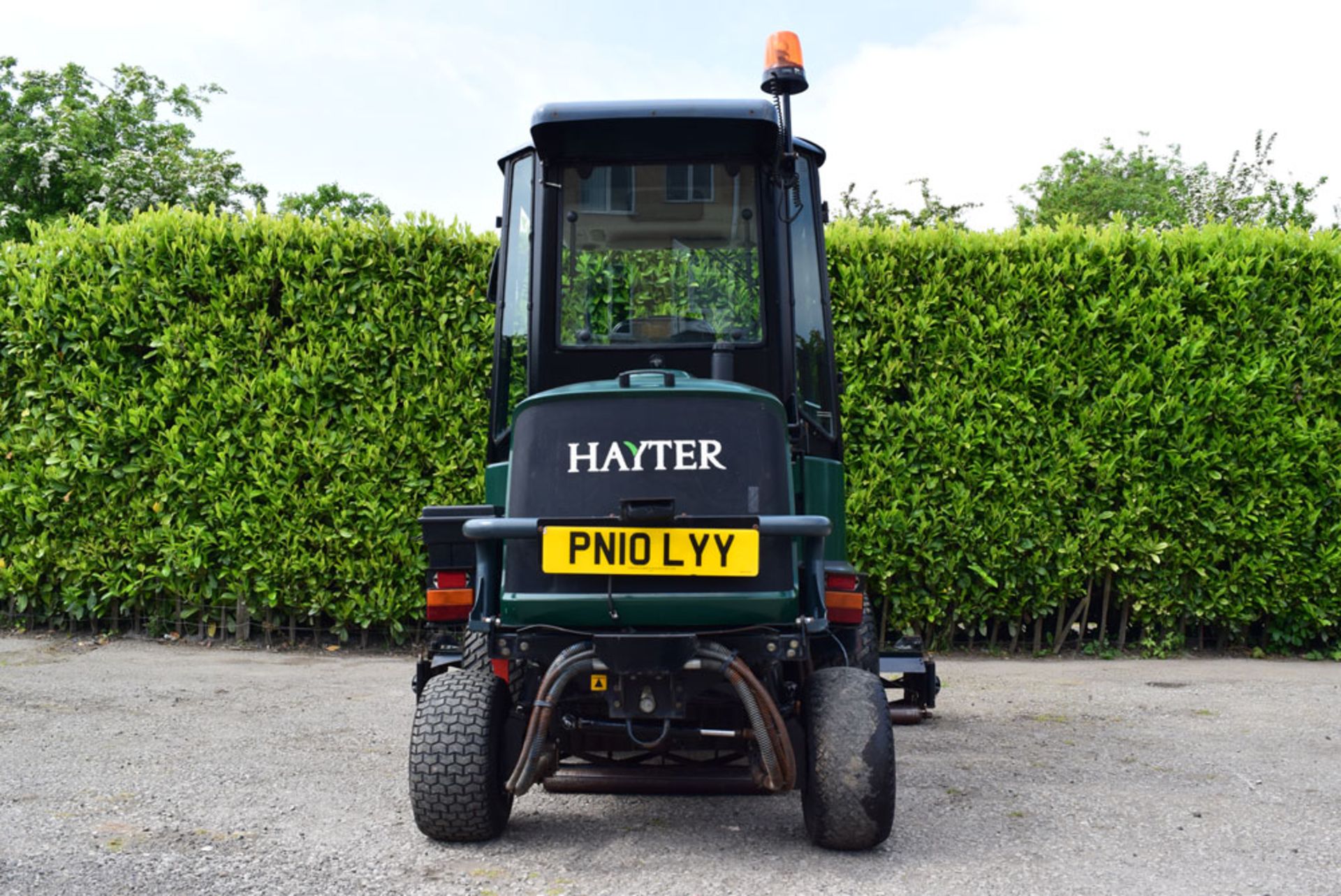 2010 Hayter LT324 Triple Cylinder Mower With Cab - Image 4 of 5