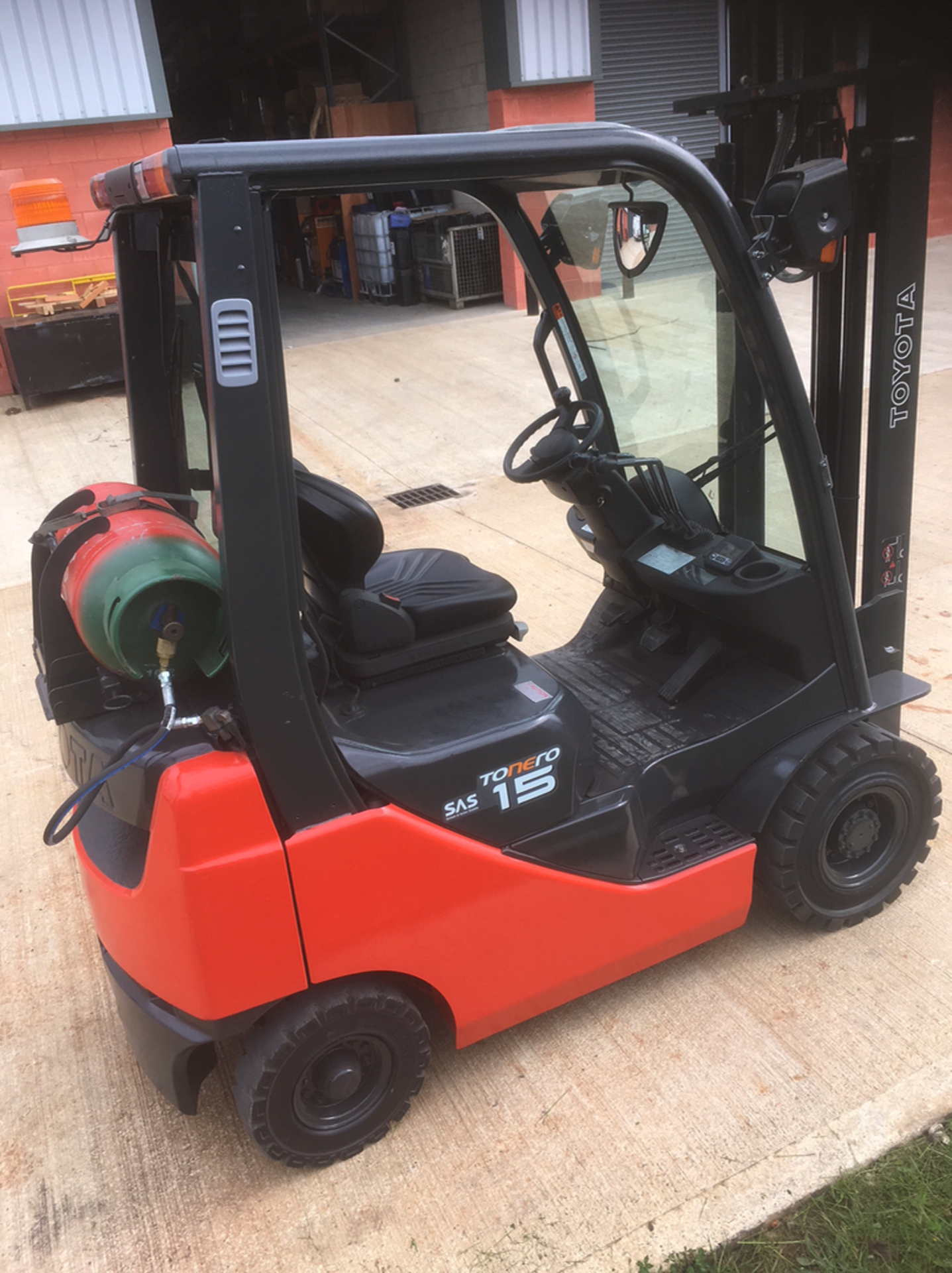 Toyota SAS Series 8 Gas Fork Lift Truck - Fully Refurbished. - Bild 2 aus 8