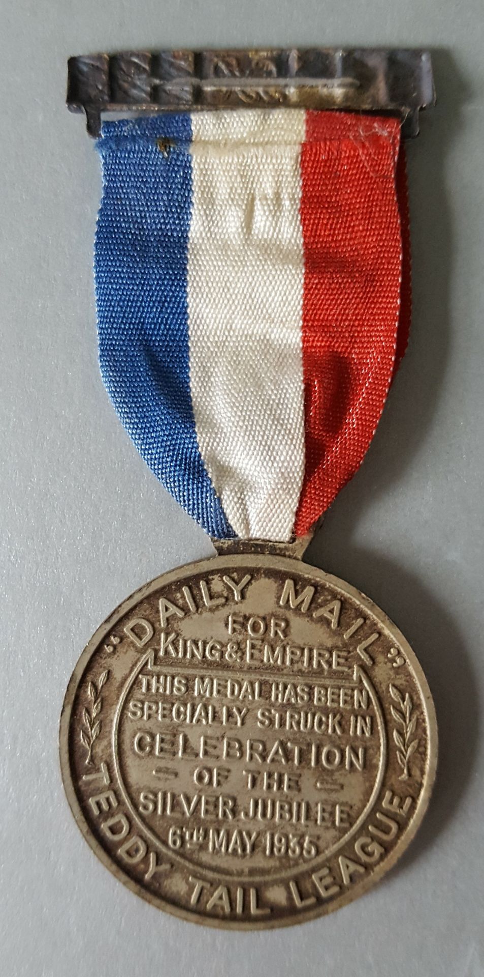 Vintage Royal Mail Teddy Tail League George V Silver Jubilee Medal & Paperwork 1935 - Bild 3 aus 4