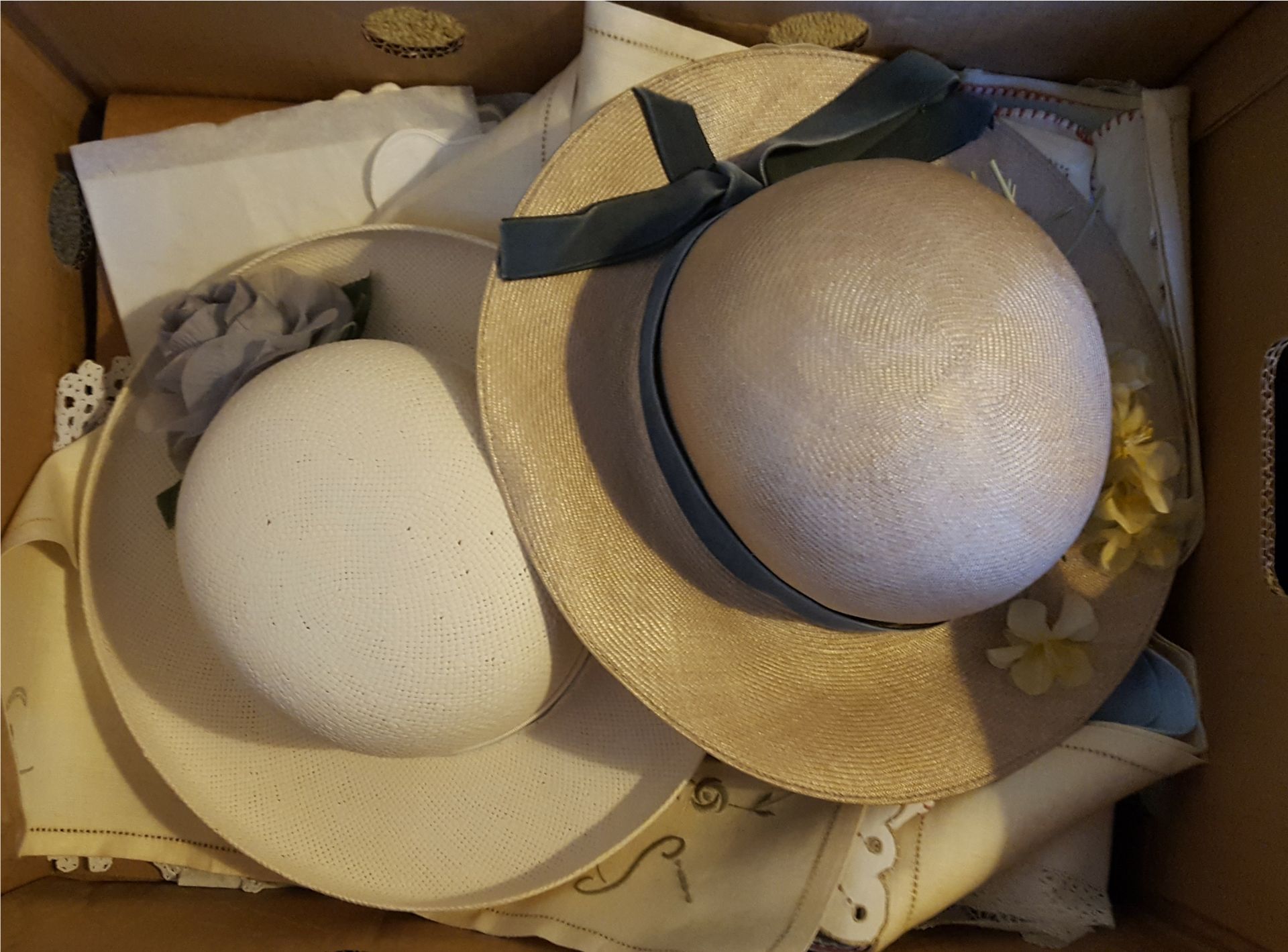 Vintage Retro Box of Assorted Hats & Linen 7 Hats in Total - Image 3 of 5