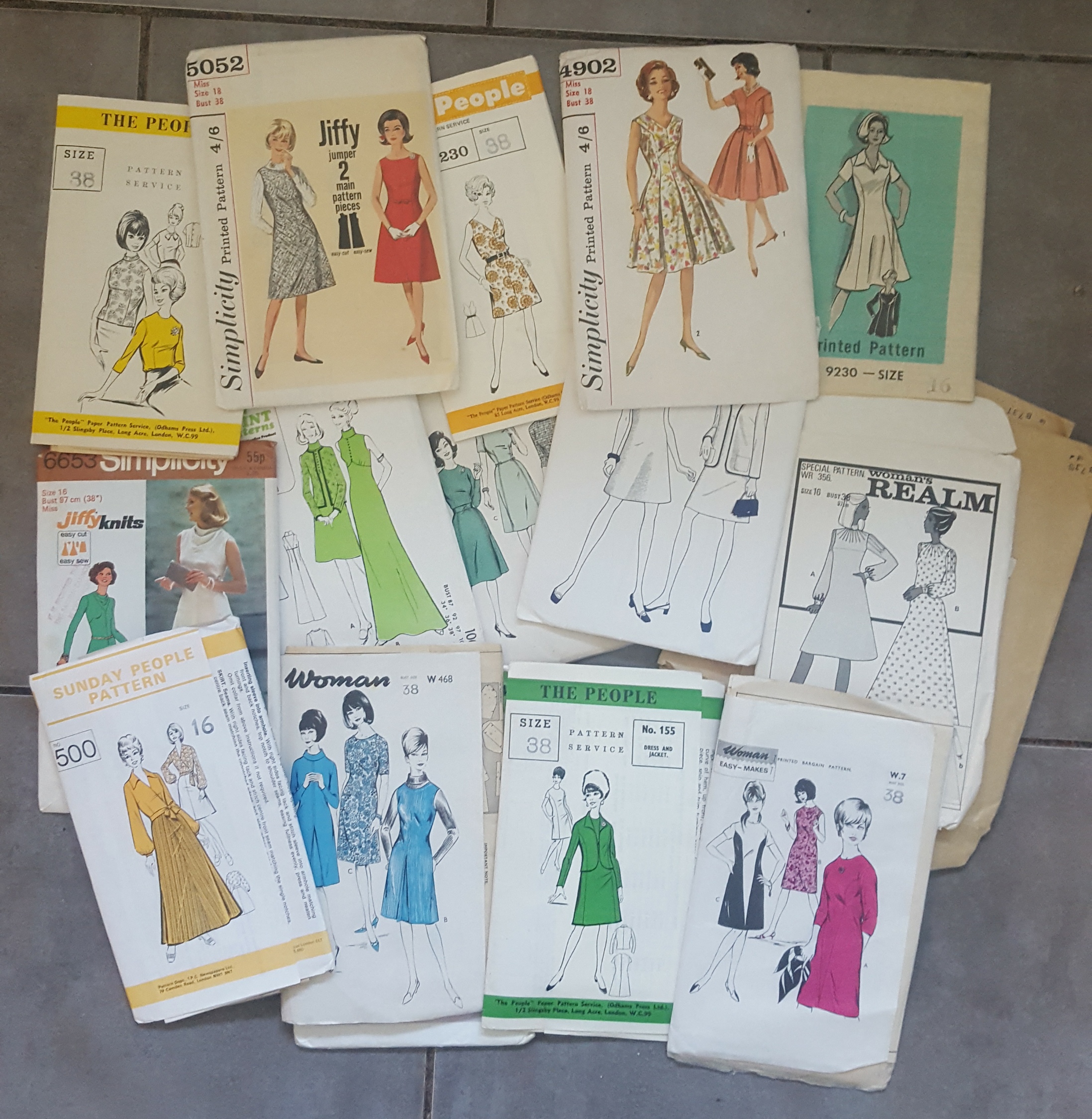 Vintage Retro 18 x Dress & Clothes Patterns c1970's and Parcel of Dolls Clothes NO RESERVE