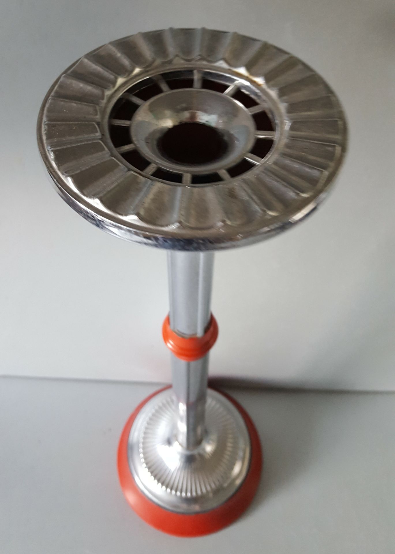 Vintage Retro Kitsch Red & Silver Coloured Metal Ashtray on Stand 1970's - Image 2 of 3