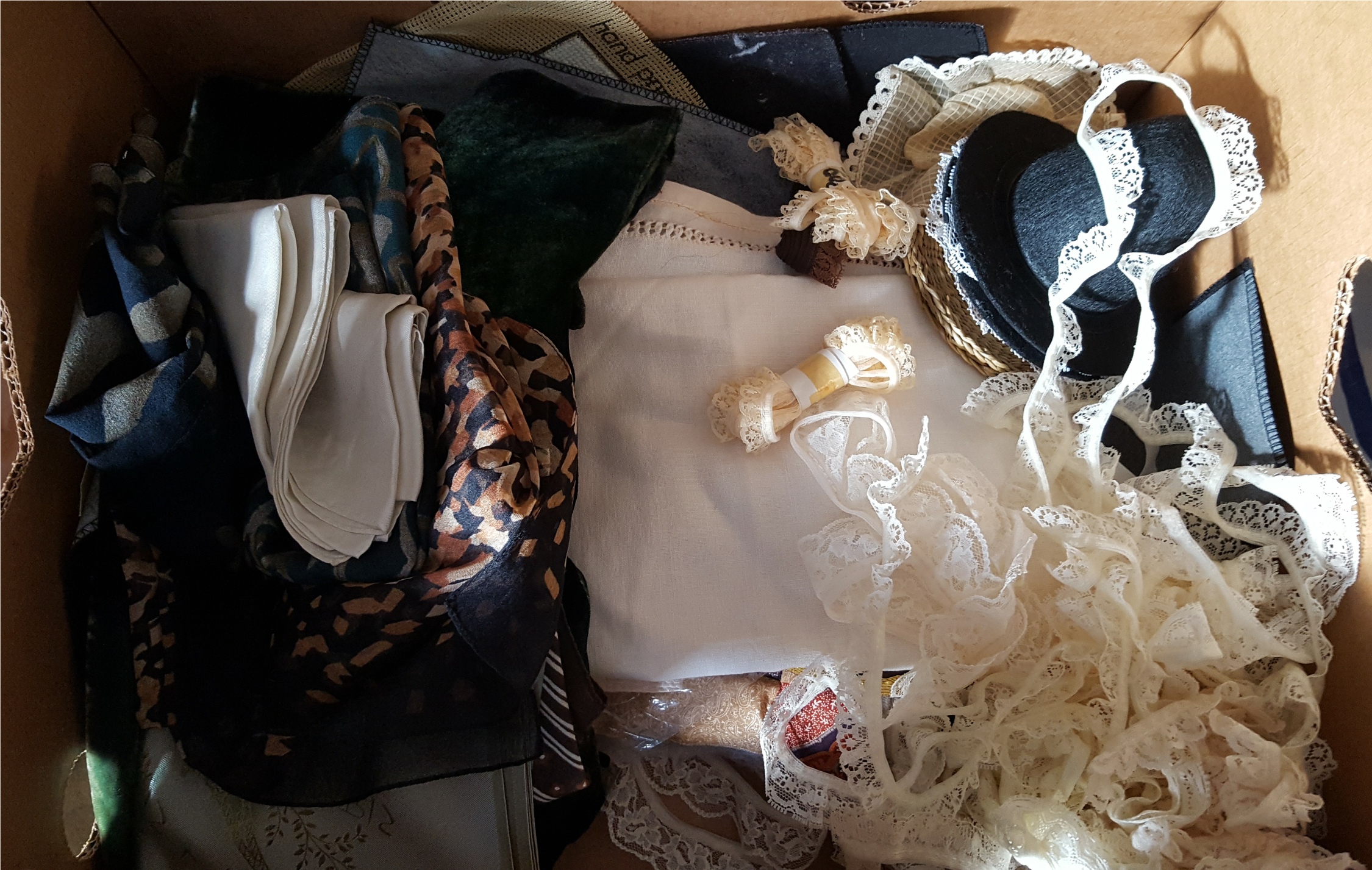 Antique Vintage Retro Box of Assorted Hats Fabrics & Lace NO RESERVE - Image 4 of 4