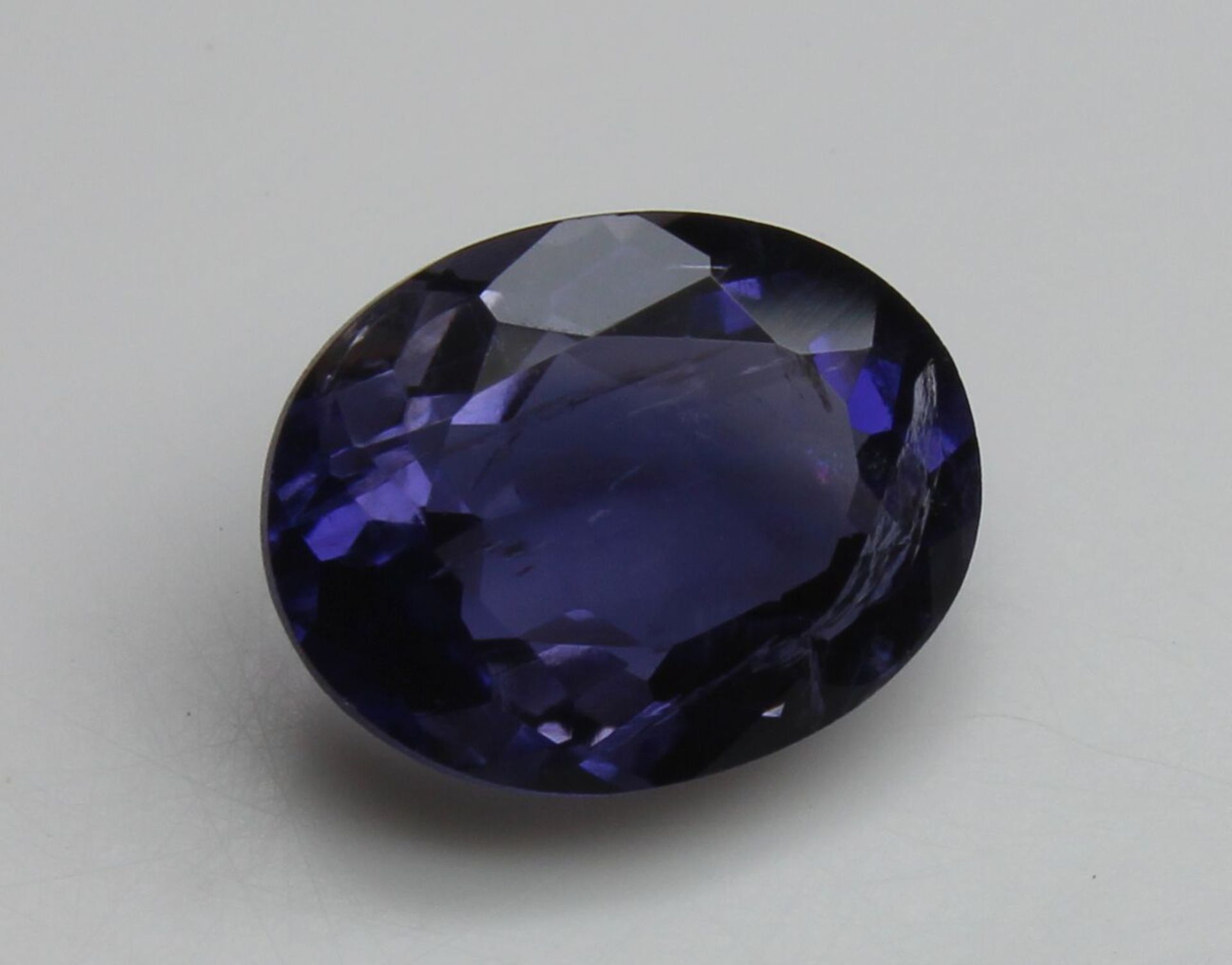 2.36 Ct Igi Certified Iolite - Without Reserve - Image 2 of 4