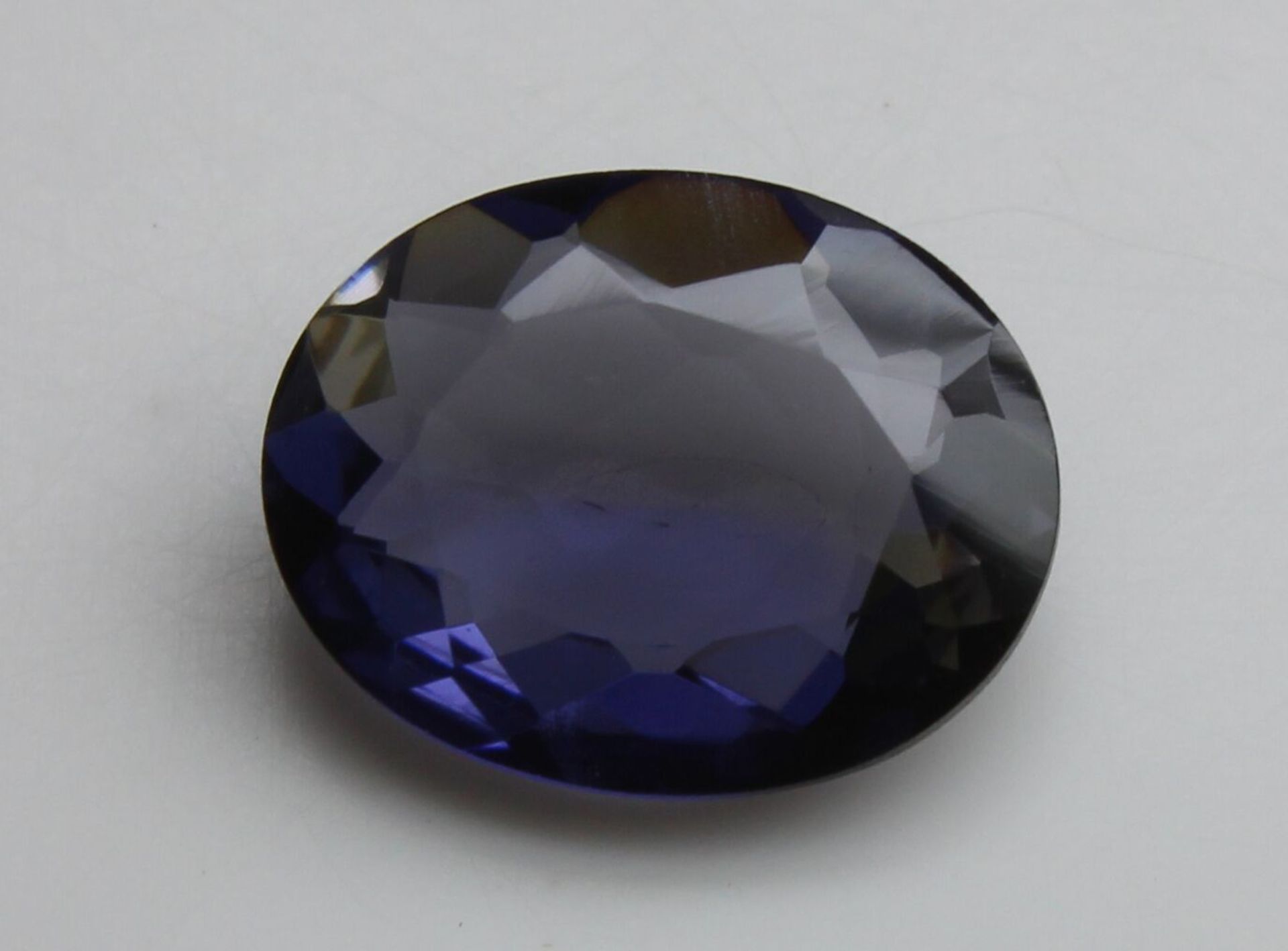 1.84 Ct Igi Certified Iolite - Without Reserve