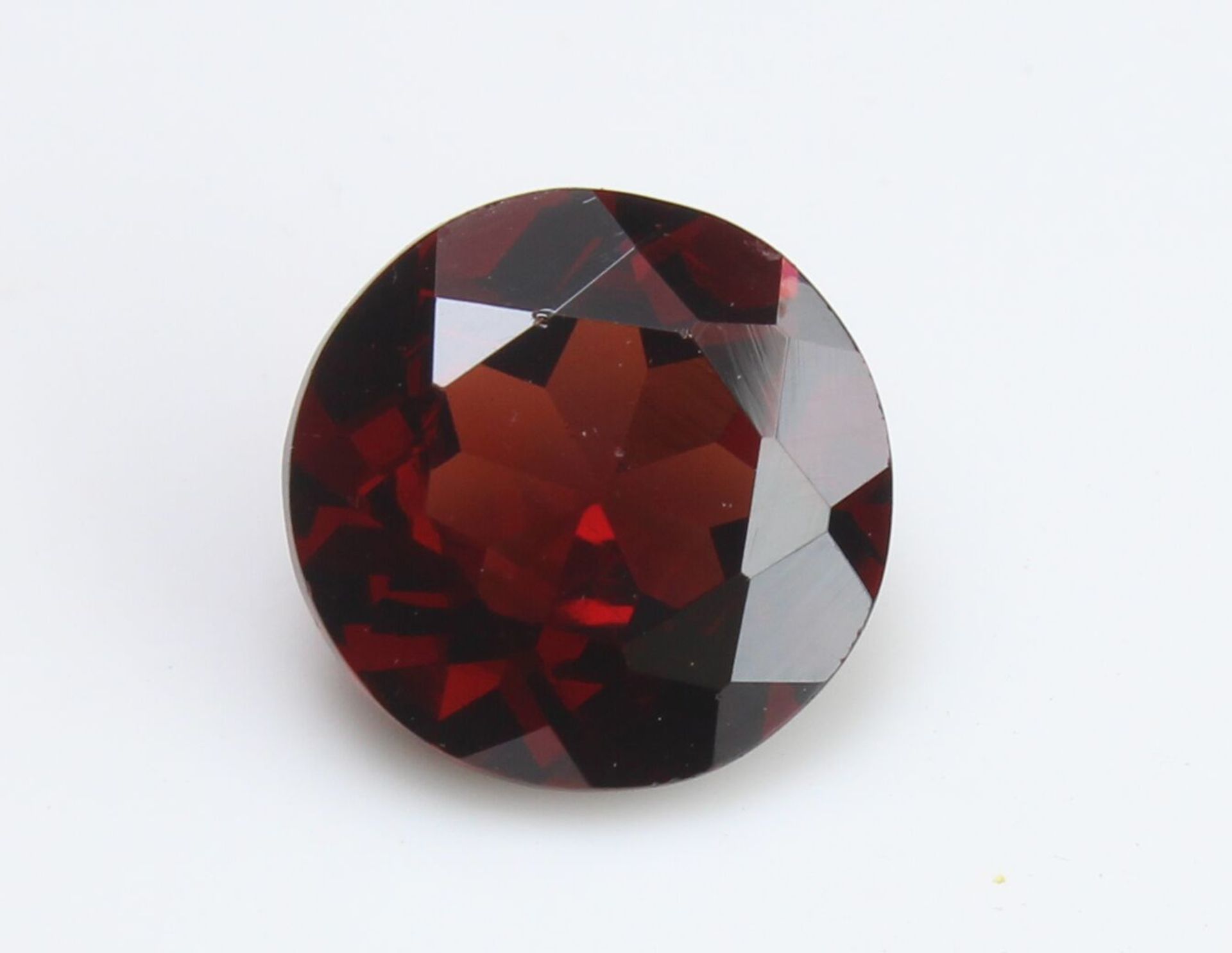 2.72 Ct Igi Certified Pyrope -Almandite Garnet - Without Reserve