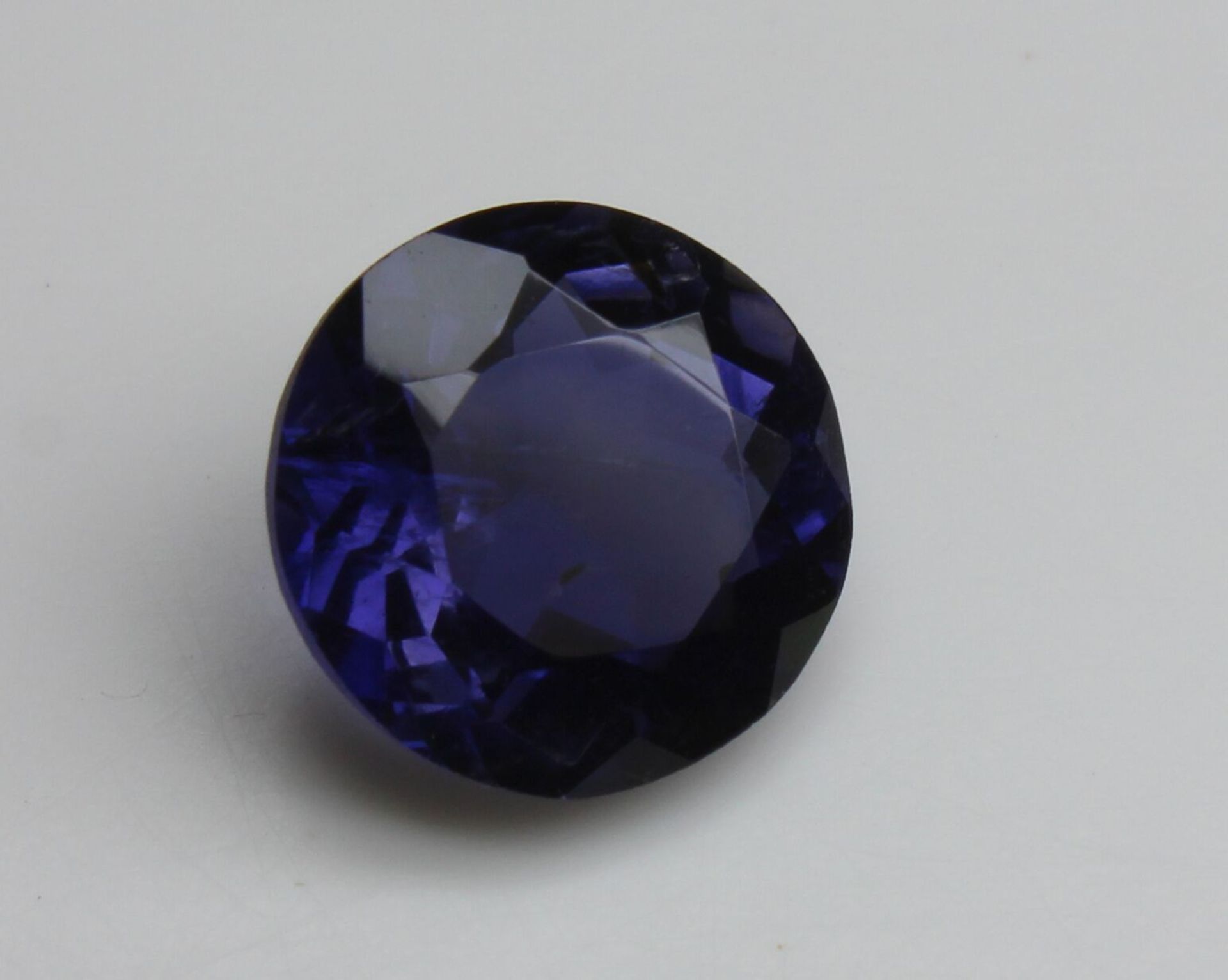 2.32 Ct Igi Certified Iolite - Without Reserve - Image 2 of 4