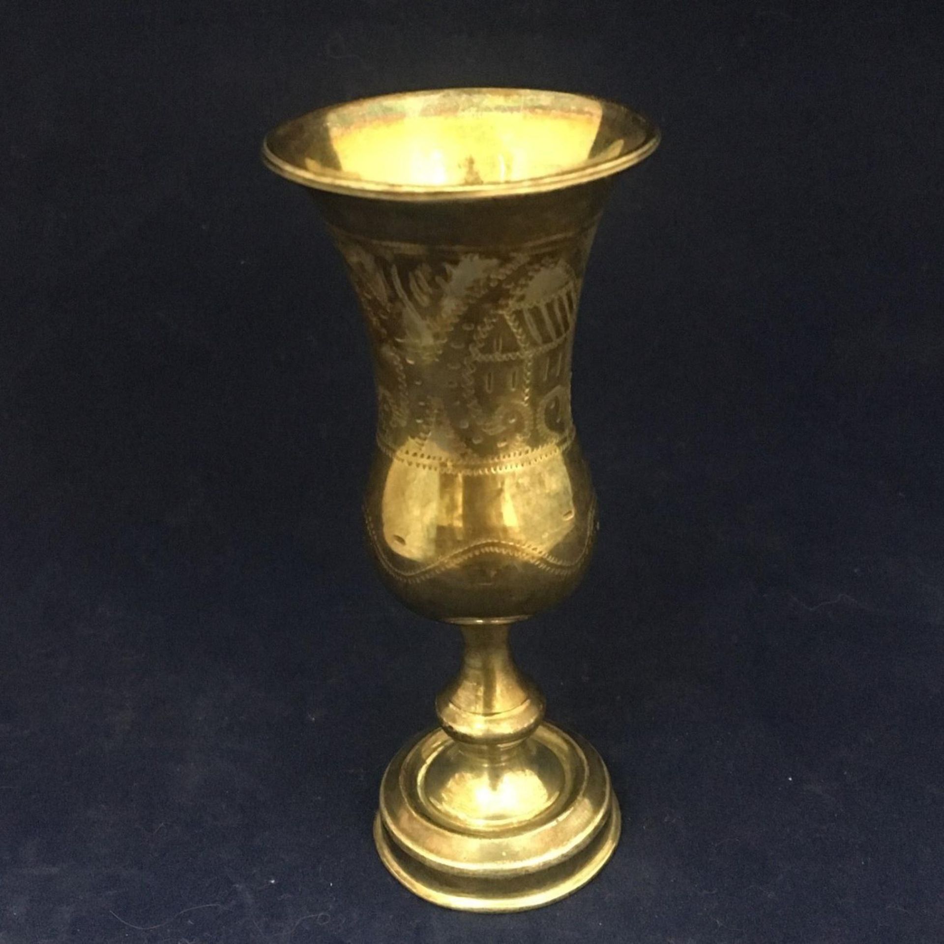 An Edwardian solid sterling silver small waisted goblet or cup hallmarked 1906 - Image 2 of 3