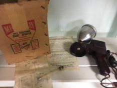 VINTAGE MECCASPRAY ELECTRIC PAINT SPRAYING GUN BAKELITE WITH BOX & INSTRUCTIONS