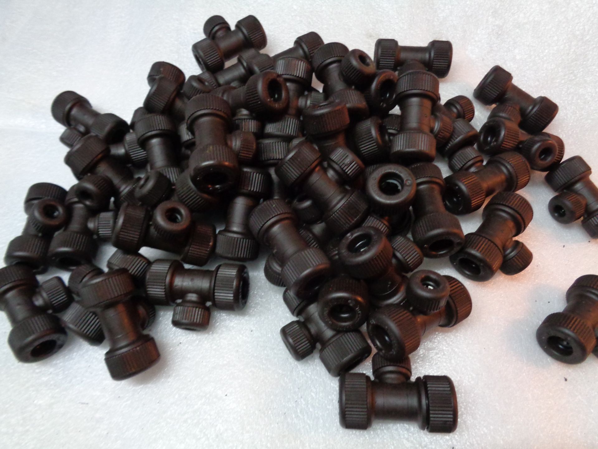 100 Approx - 15Mm X 15Mm X 10Mm Centre Reduced Tee Hep2 0 Type Brown Pus Fit / Demountable Fittings