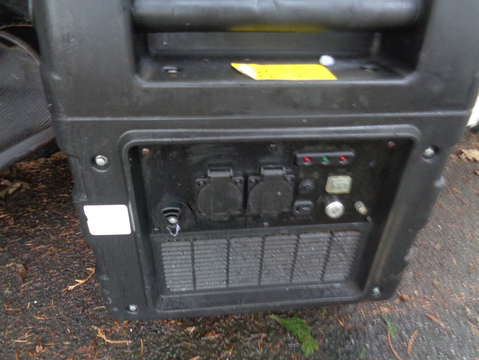 Electric Start Digital Suitcase Inverter 3 Kw Generator (Lts Uk) Working Order - Image 2 of 2