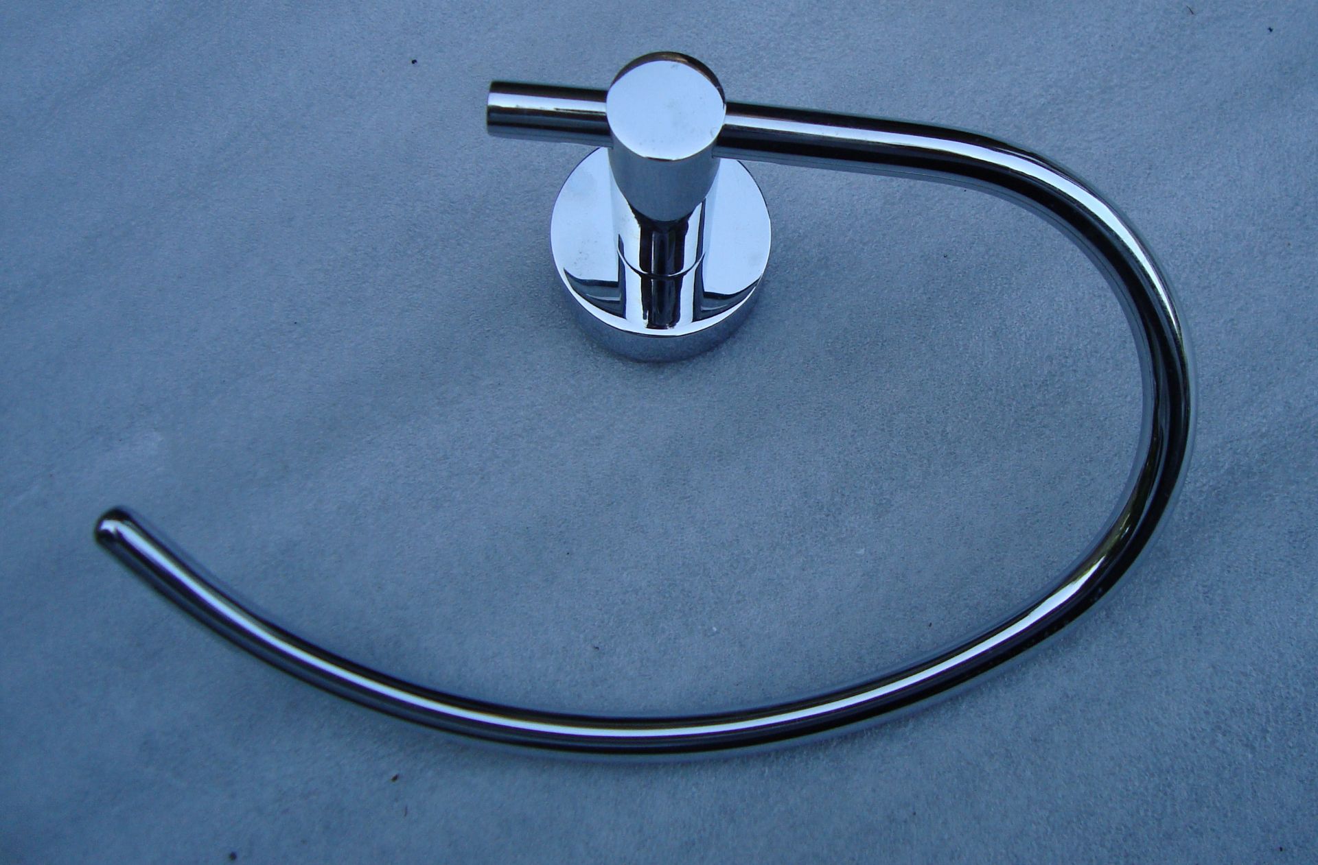 1 X Win Towel Ring Chrome Concealed Fixing Rec Retail £59 Each