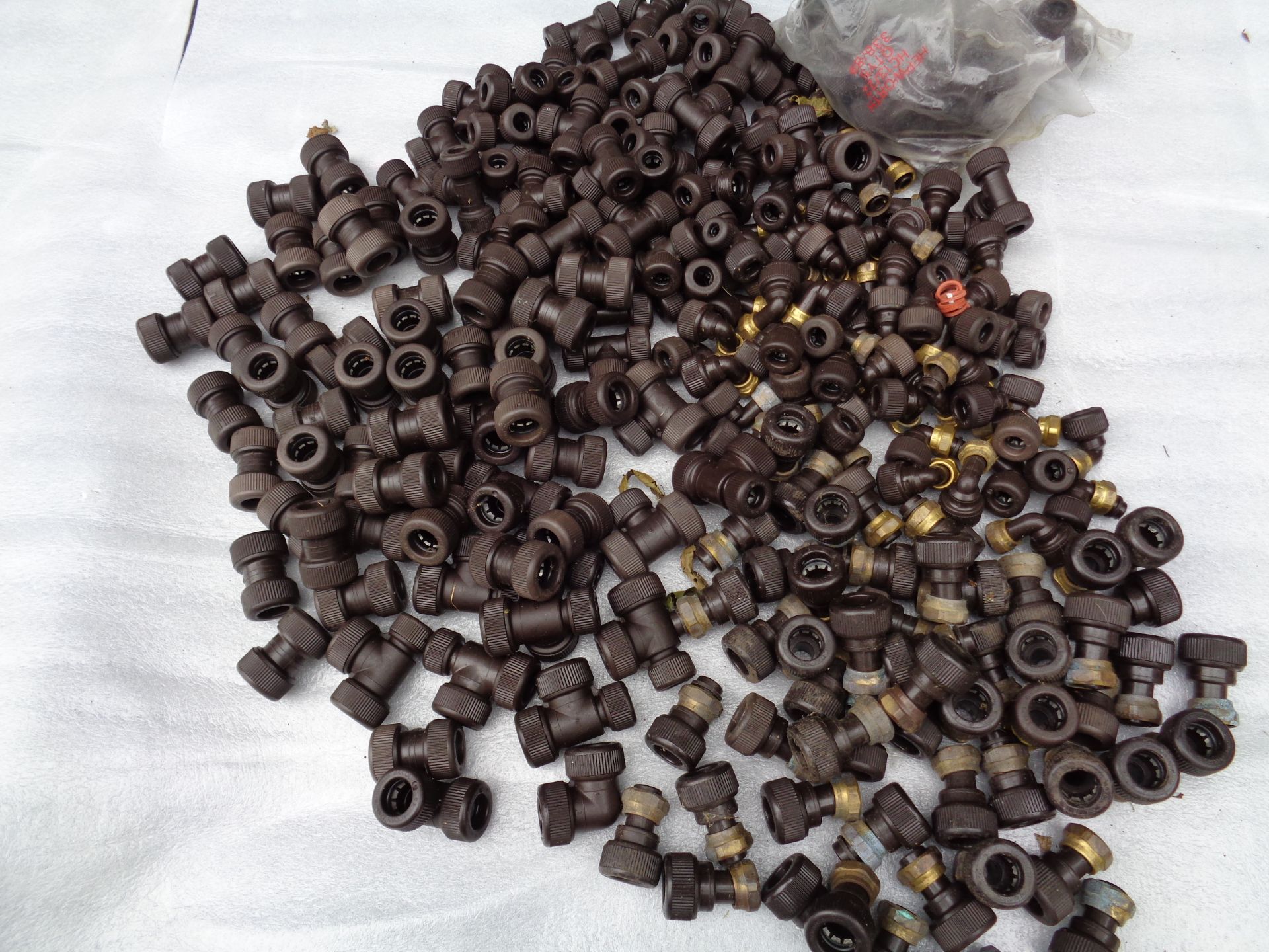 Job Lot Approx 1000 - 15Mm / 22Mm Hep2 0 Type Brown Push Fit / Demountable Fittings