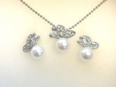 SILVER EARRING AND NECKLACE SET BUTTERFLY AND PEARL. SWAROVSKI ELEMENT CRYSTAL