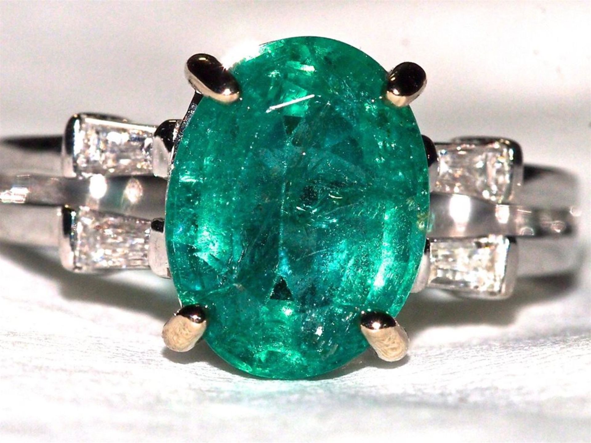 Certified Natural Emerald & Diamonds Ring - Image 3 of 4