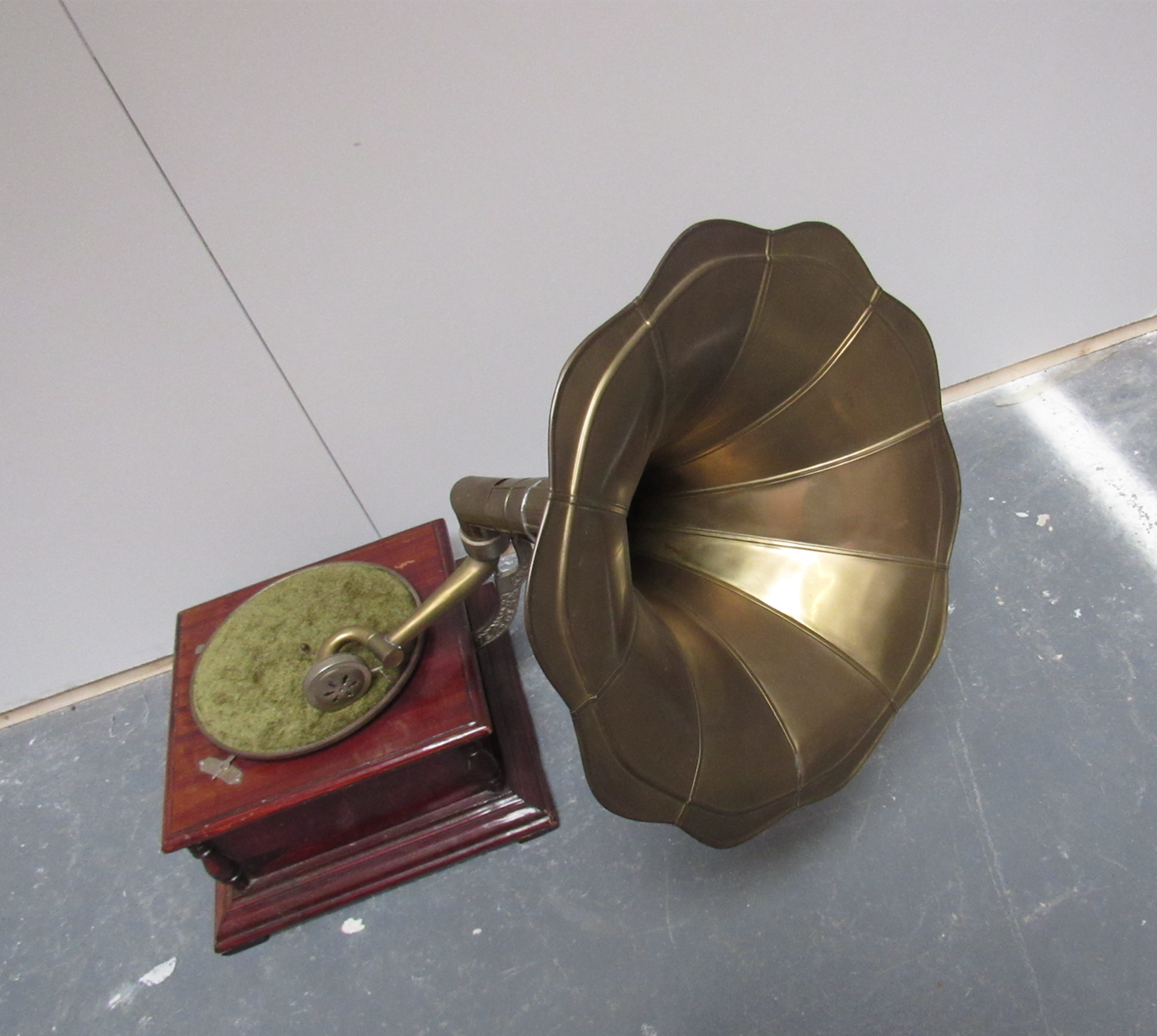 Table Top Gramophone, His Masters Voice