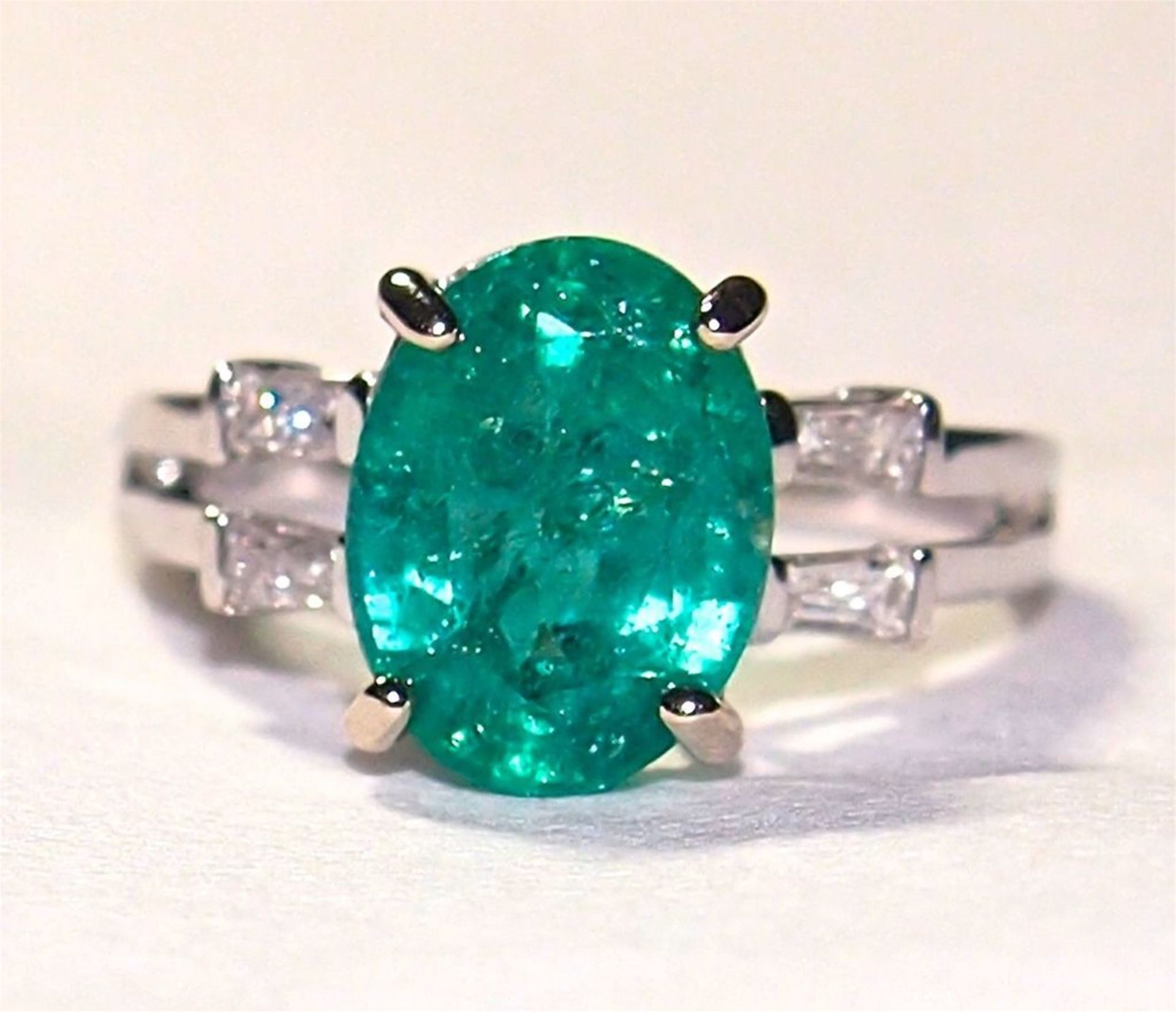Certified Natural Emerald & Diamonds Ring - Image 2 of 4