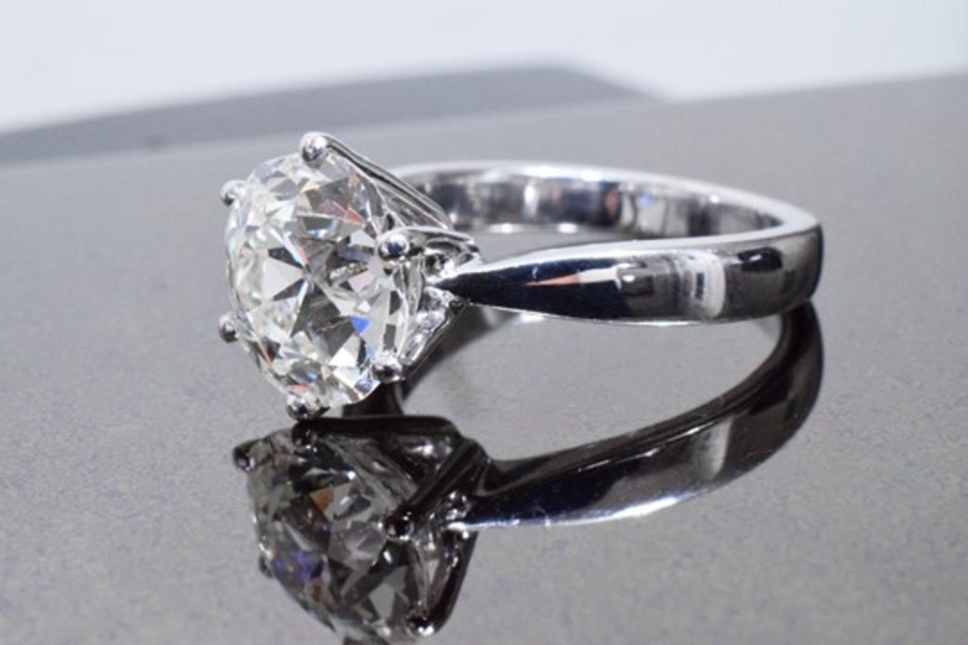 3.70 Carat Diamond Ring Set in White Gold - Image 5 of 8