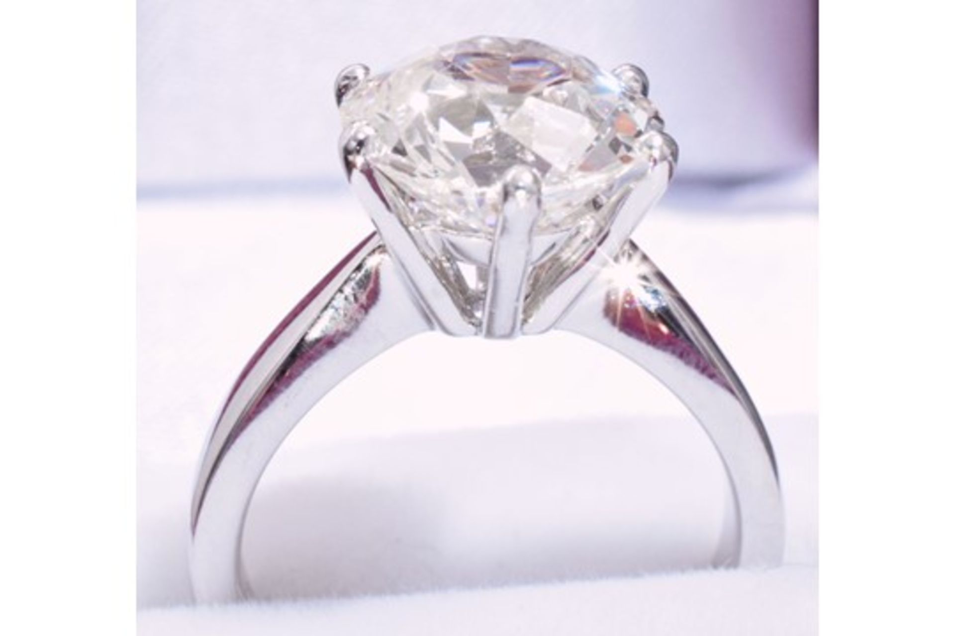 3.70 Carat Diamond Ring Set in White Gold - Image 6 of 8
