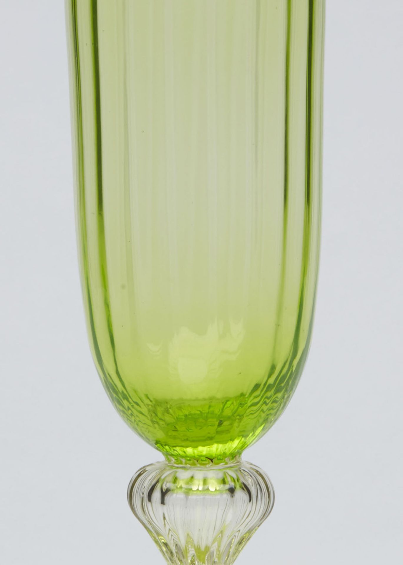 Antique Fluted Pedestal Green Glass Vase 19/20Th C. - Bild 5 aus 7