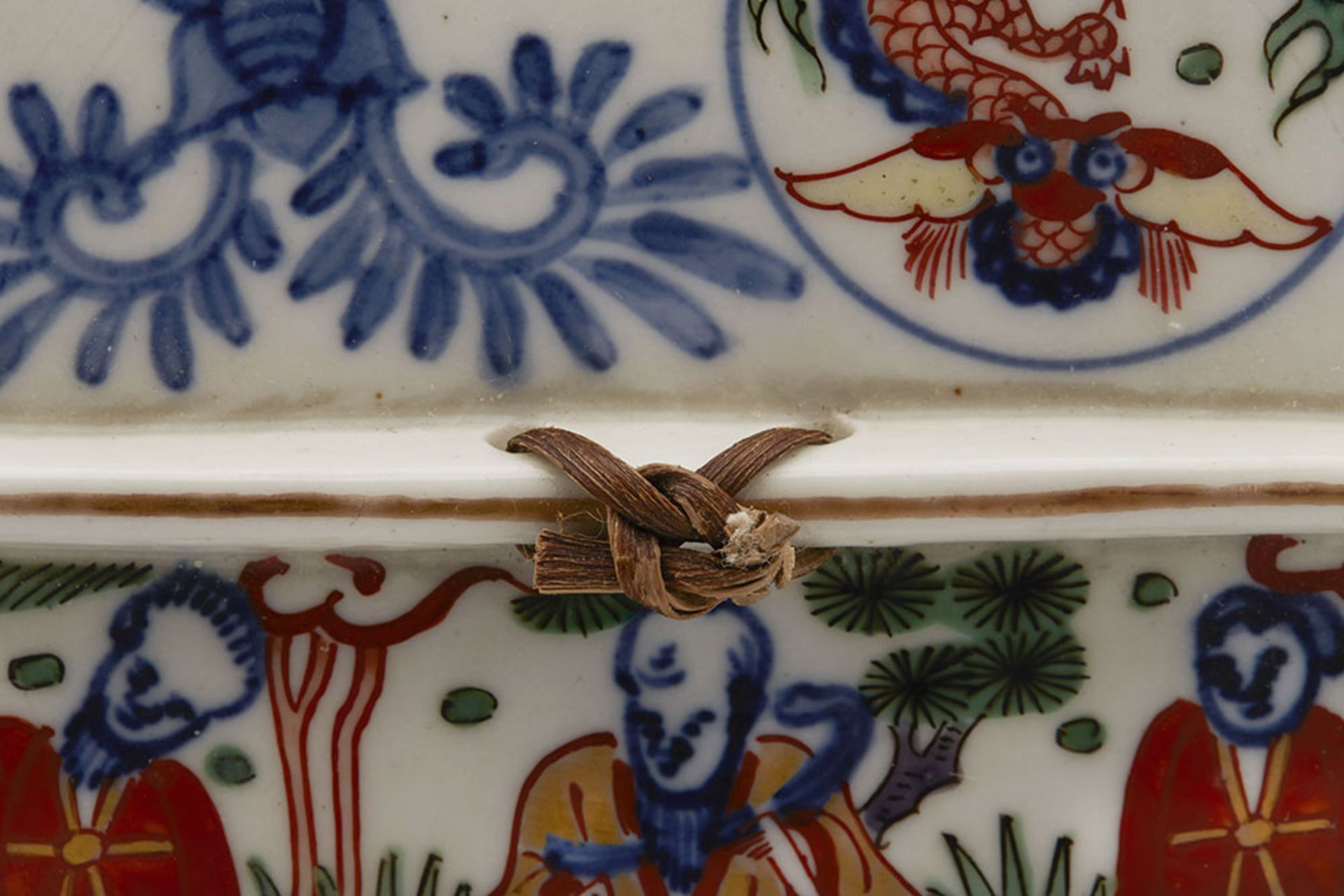 Superb Vintage Chinese Wucai Figural Lidded Rice Bowl With Dragons 20Th C. - Image 11 of 11