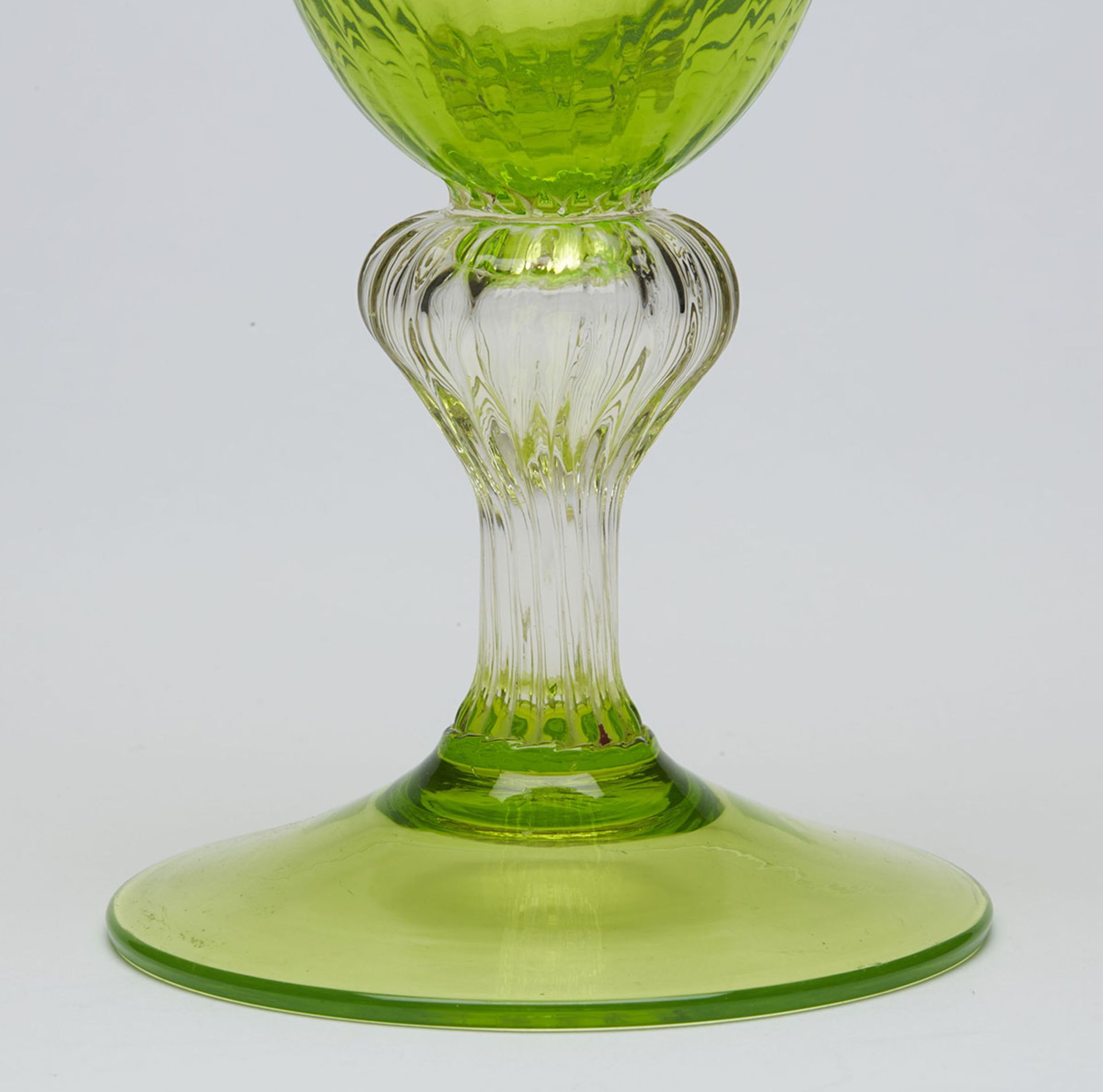 Antique Fluted Pedestal Green Glass Vase 19/20Th C. - Bild 2 aus 7