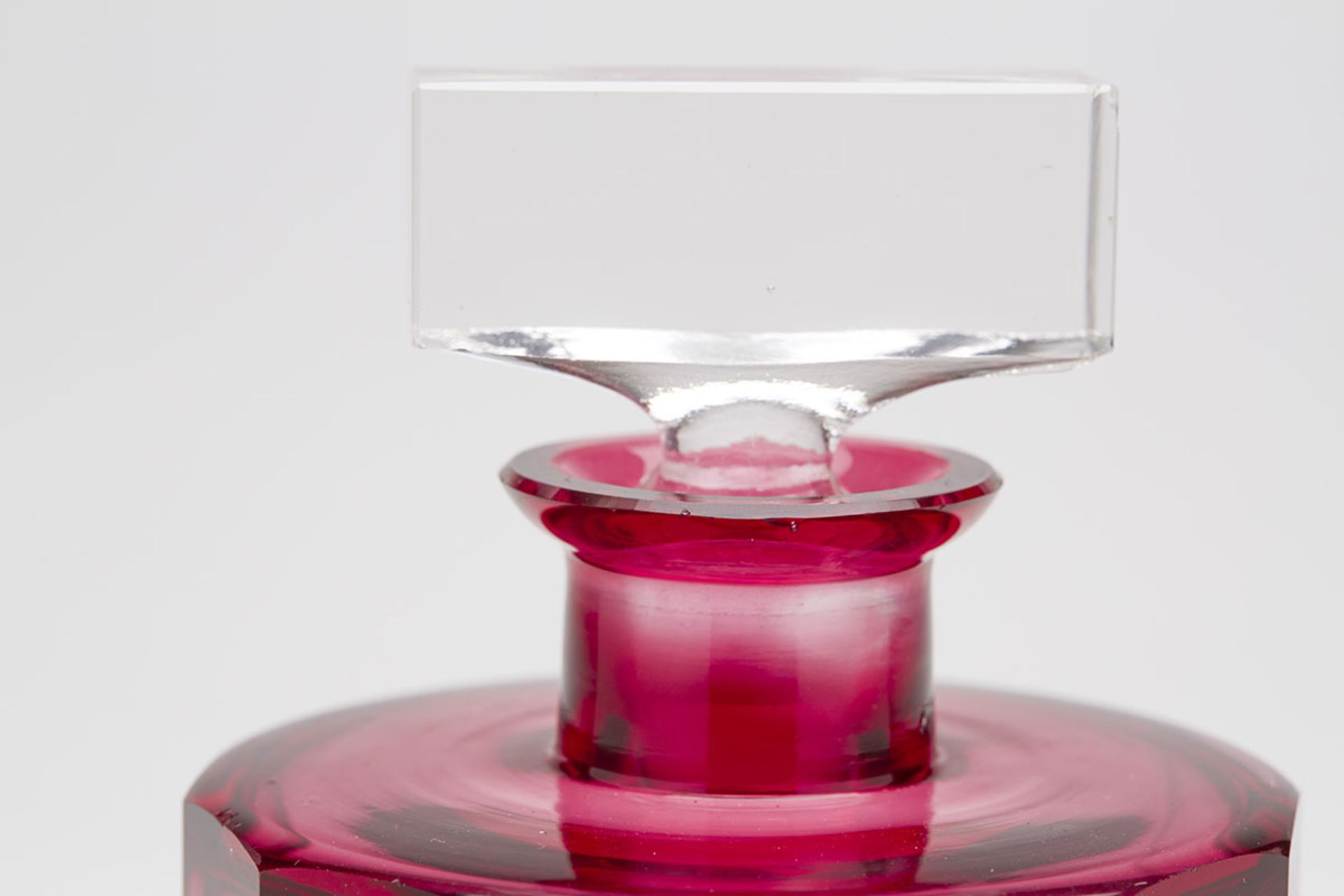 Art Deco Multi Sided Cranberry Glass Scent Bottle C.1920 - Bild 2 aus 7