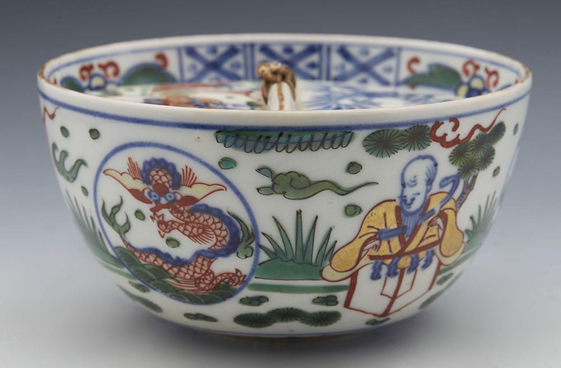 Superb Vintage Chinese Wucai Figural Lidded Rice Bowl With Dragons 20Th C. - Image 7 of 11