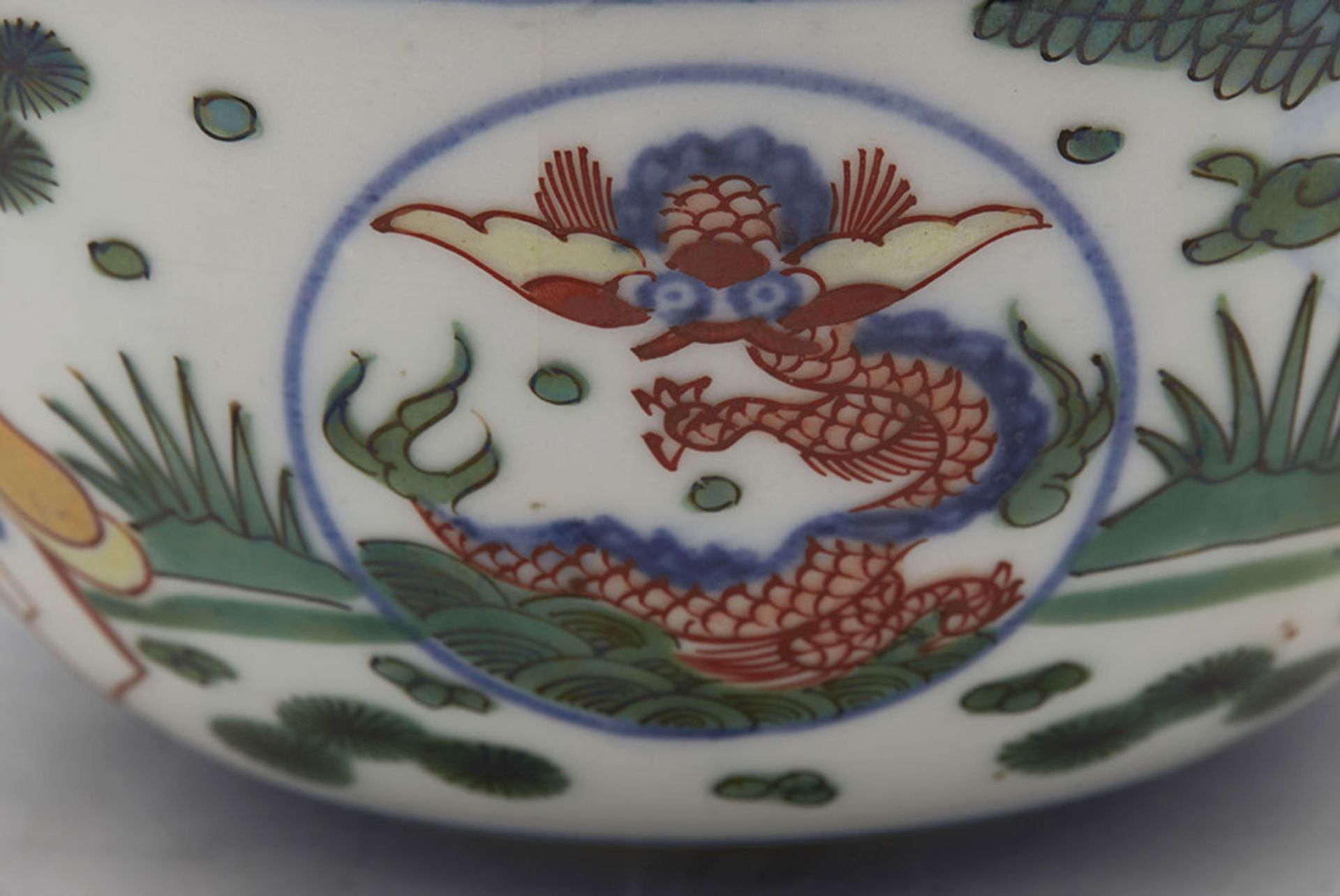 Superb Vintage Chinese Wucai Figural Lidded Rice Bowl With Dragons 20Th C. - Image 8 of 11