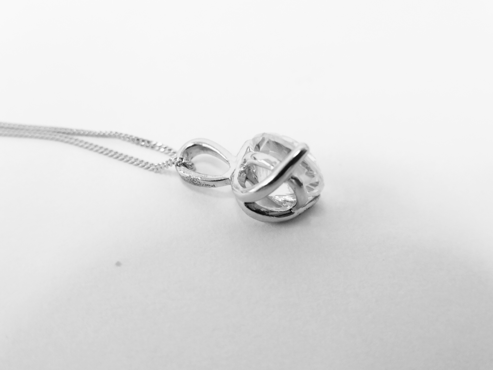 0.30ct diamond solitaire style pendant with a brilliant cut diamond, I colour and si3 clarity. Set - Image 4 of 4